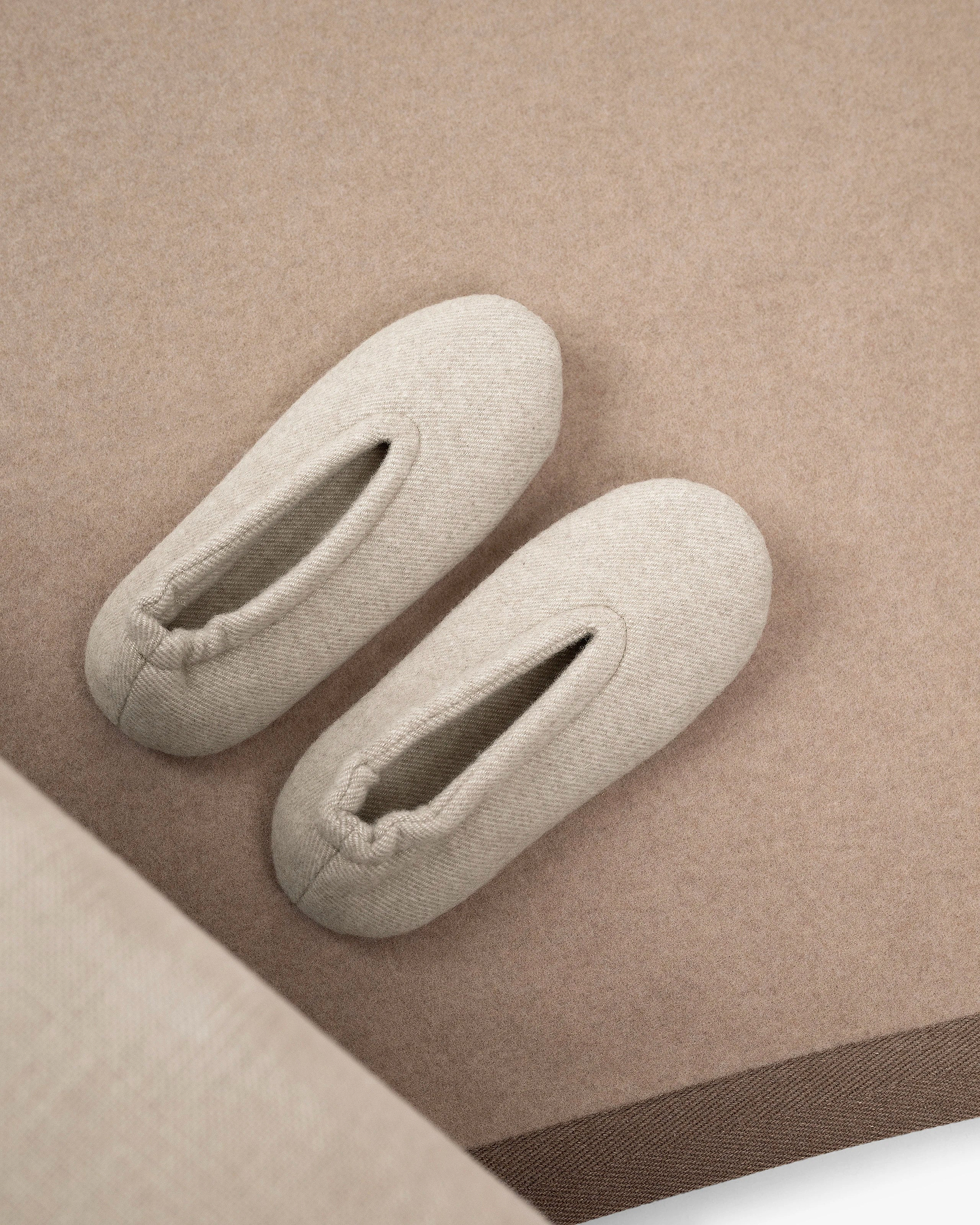 Jumeirah Ballet Slippers - Beige Cashmere