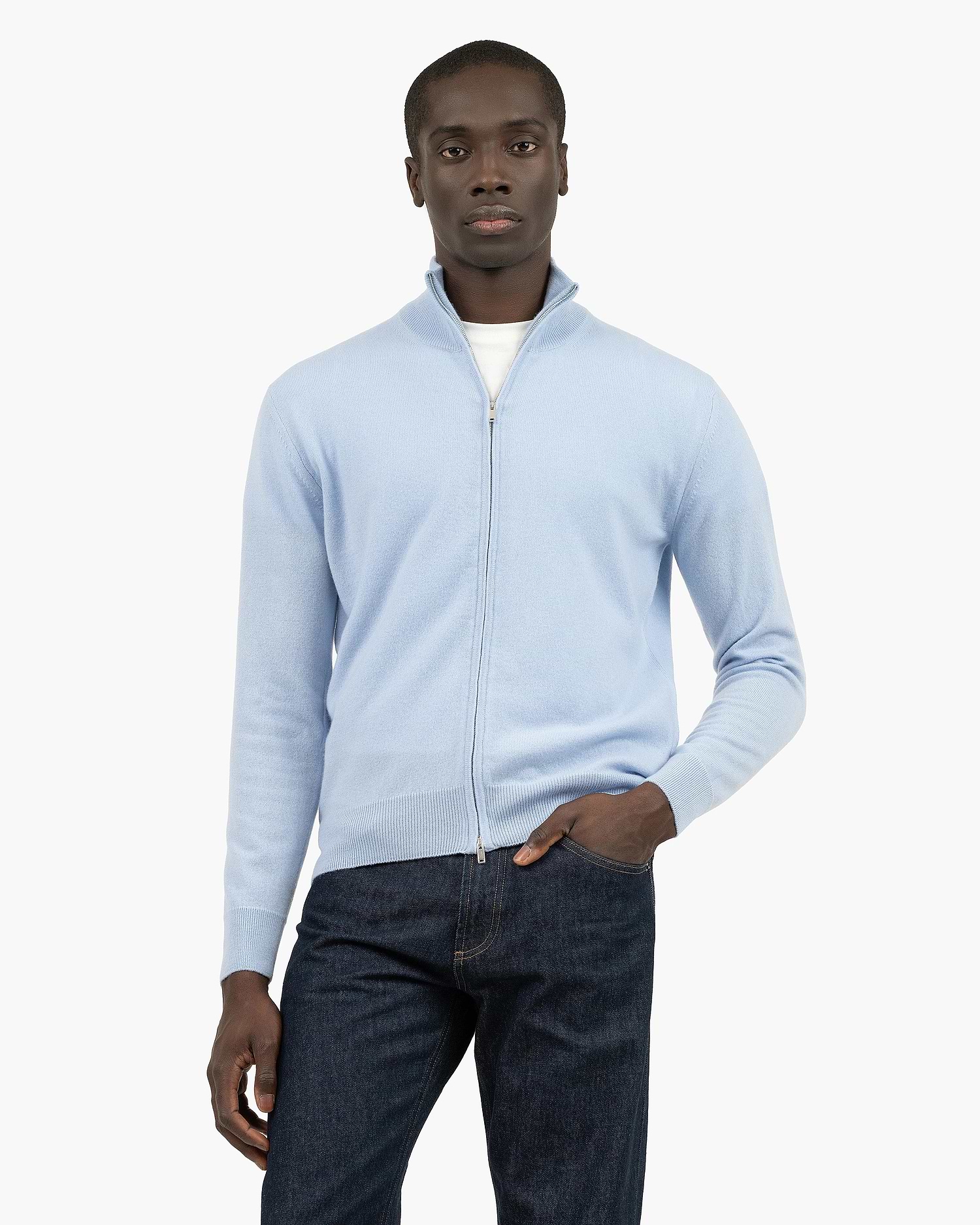 Pull Mango de la taille M, de couleur bleu Pull Mango de la taille M, de couleur bleu