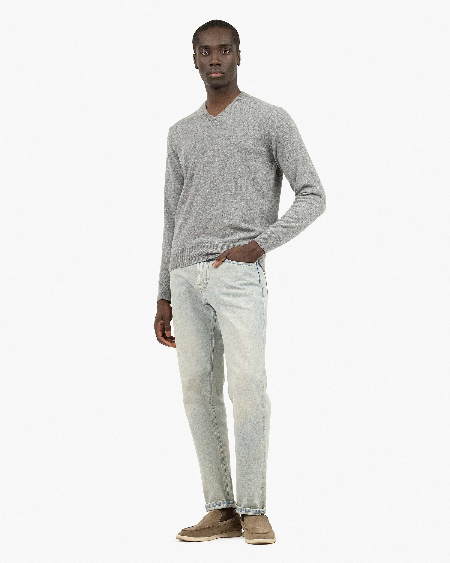 Men's Classic V-Neck Sweater - Medium Grey - Cashmere - Made in Italy Men's Classic V-Neck Sweater - Medium Grey - Cashmere - Made in Italy