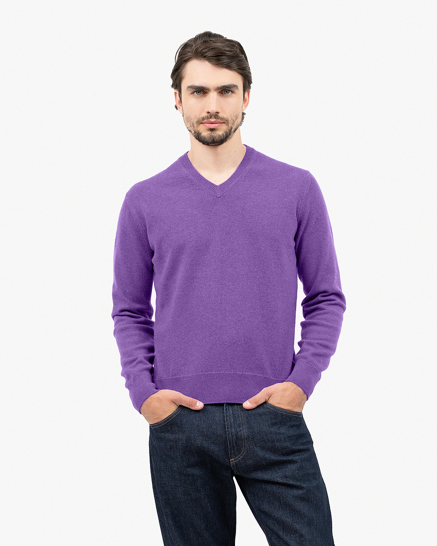 Men's Classic V-Neck Sweater - Purple Cashmere