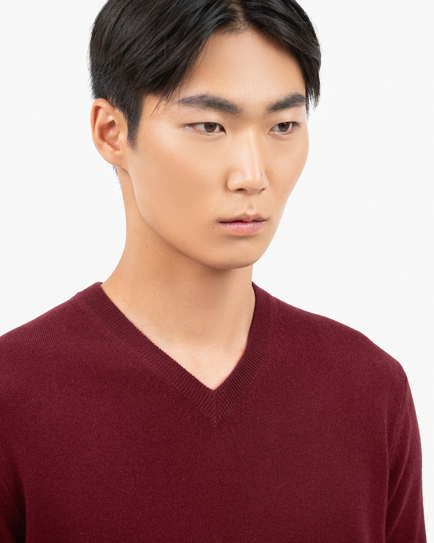 Men's Classic V-Neck Sweater - Bordeaux Cashmere