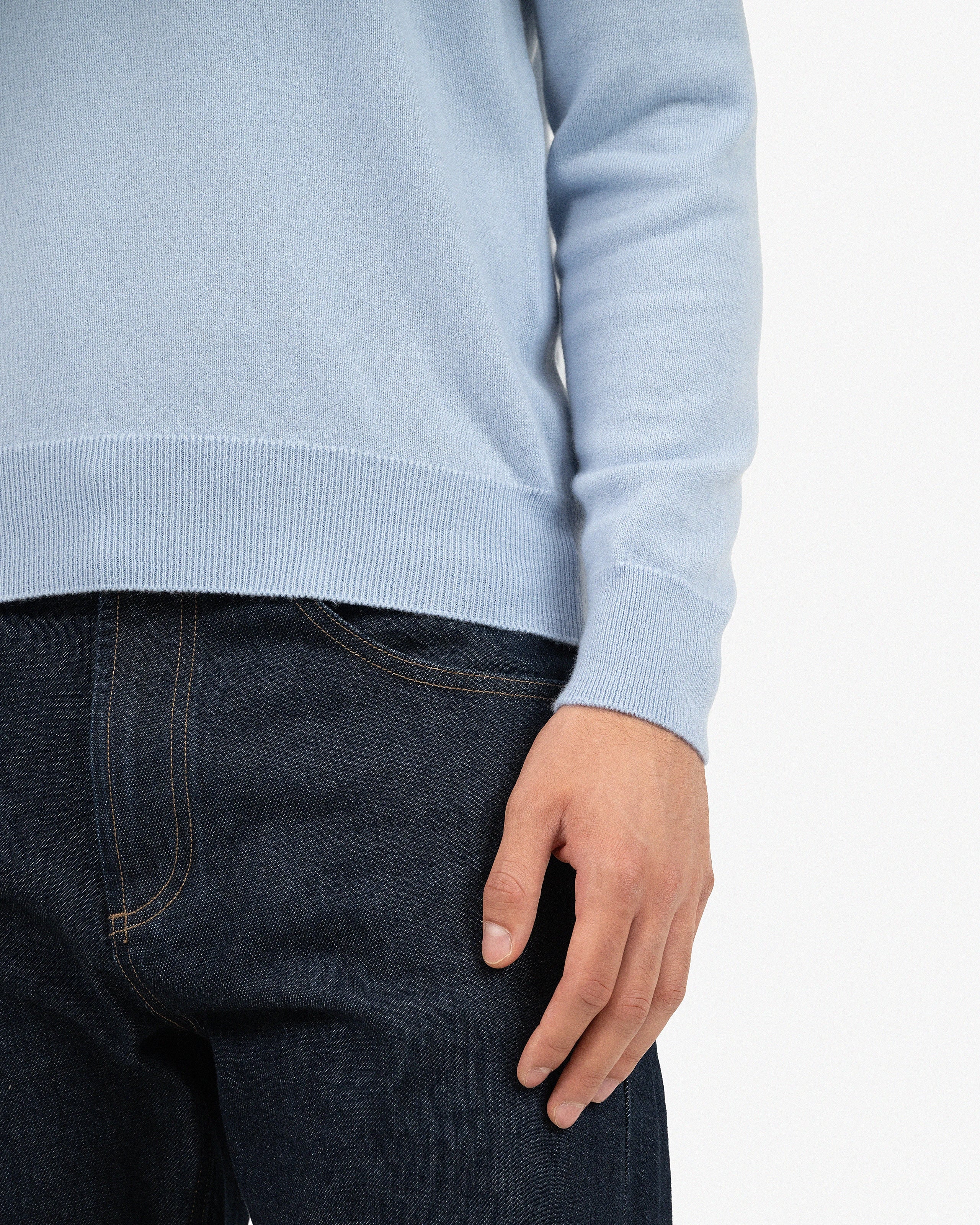 Men's Classic V-Neck Sweater - Light Blue Cashmere