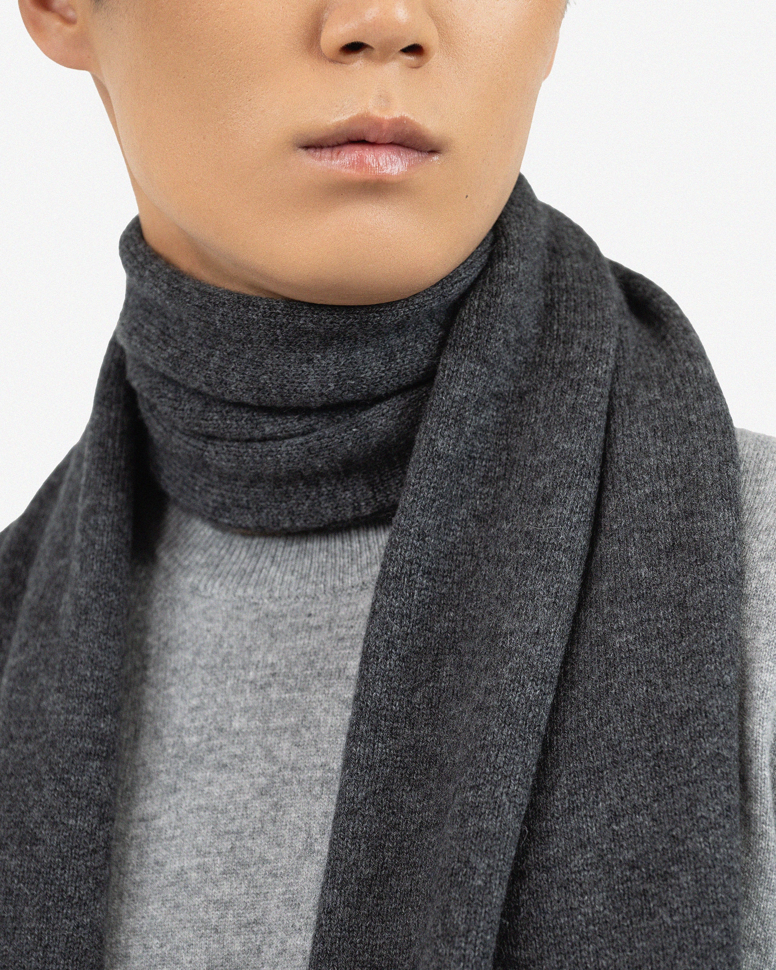 Essential Maxi Cashmere Scarf for Men - Charcoal | MaisonCashmere