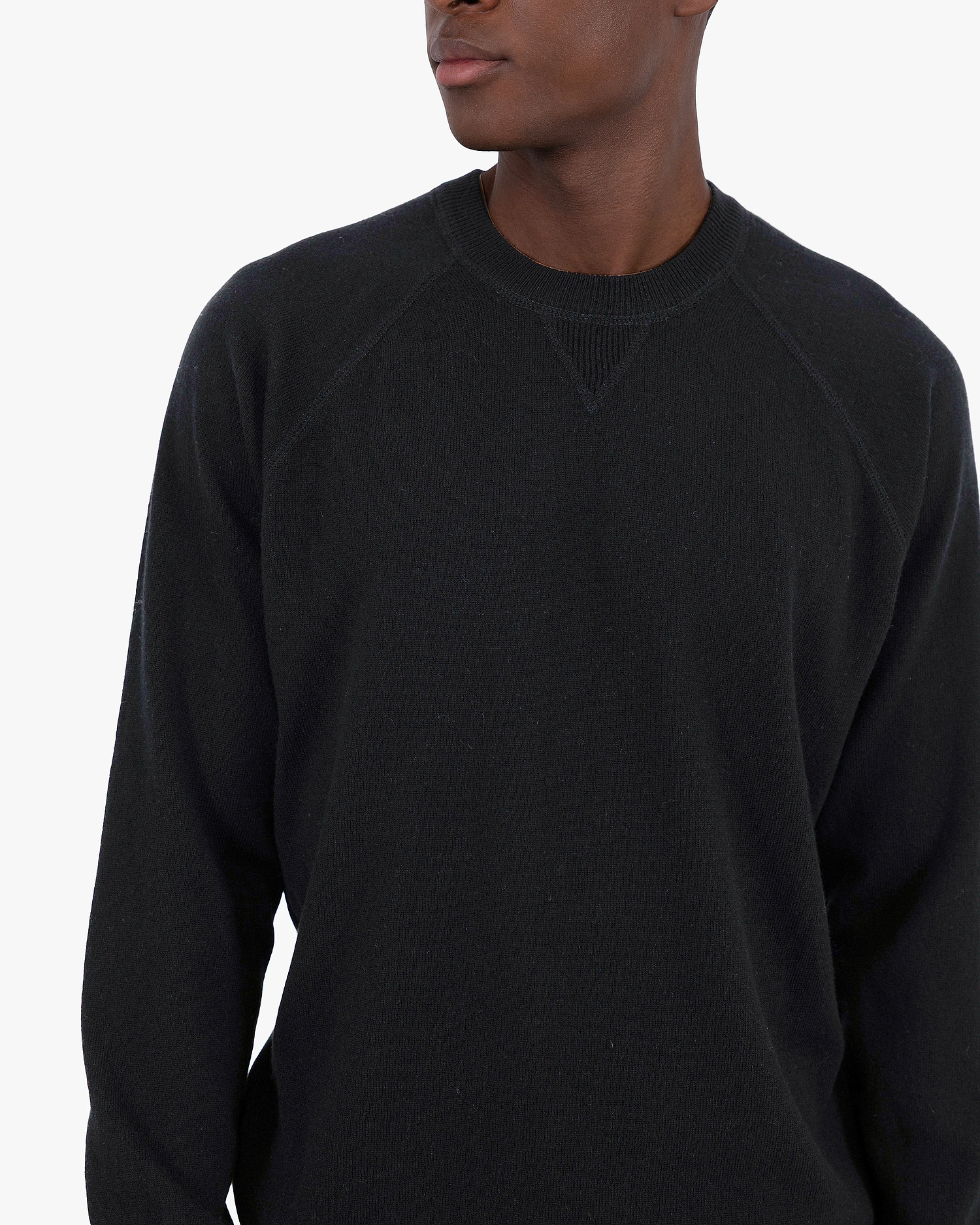 Men's Saxon Raglan Crew Neck Sweater - Black Merino