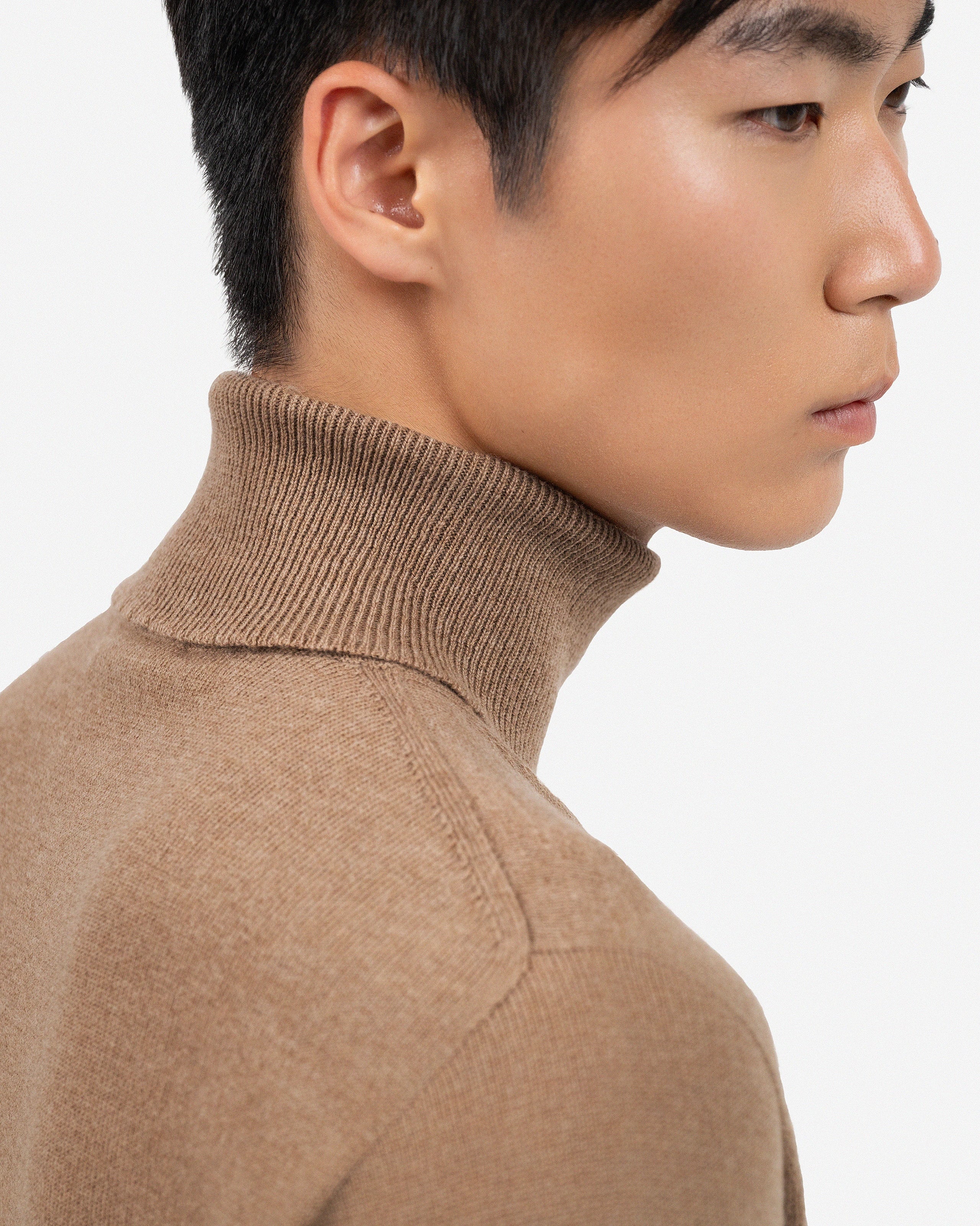 Men's Saxon Turtleneck Sweater - Hazelnut Merino