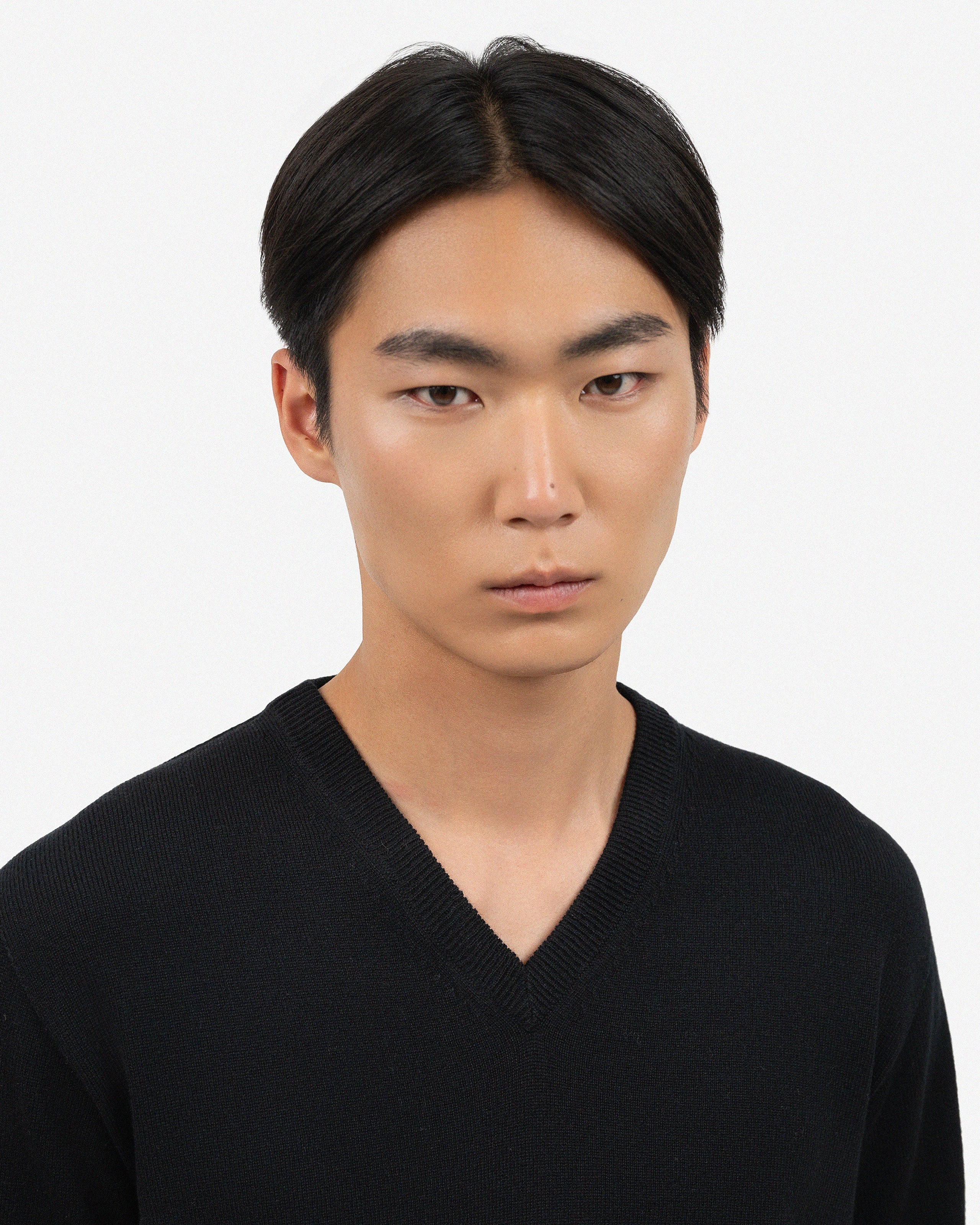 Men's Saxon V-Neck Sweater - Black Merino