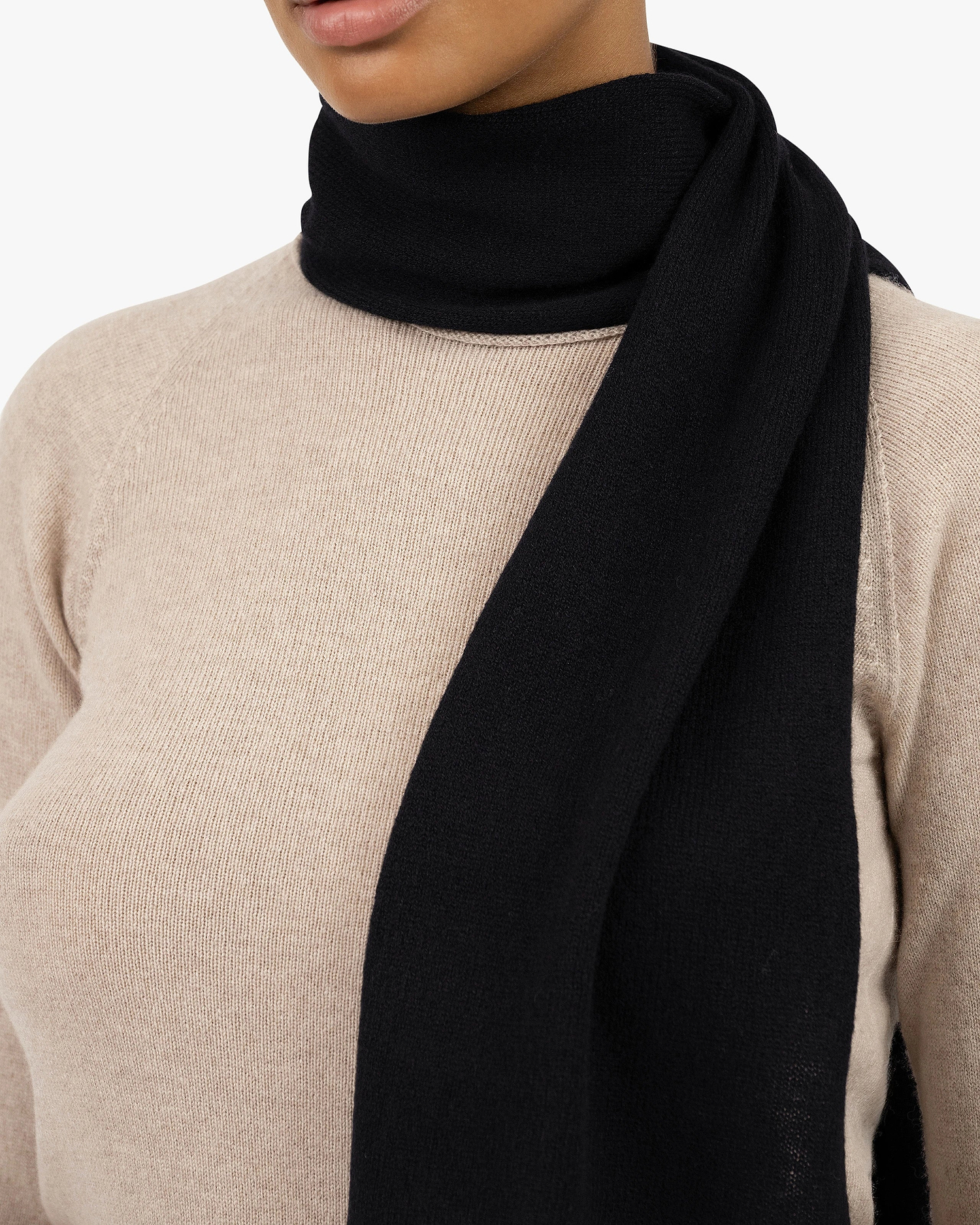 Women's Essential Scarf - Black Cashmere