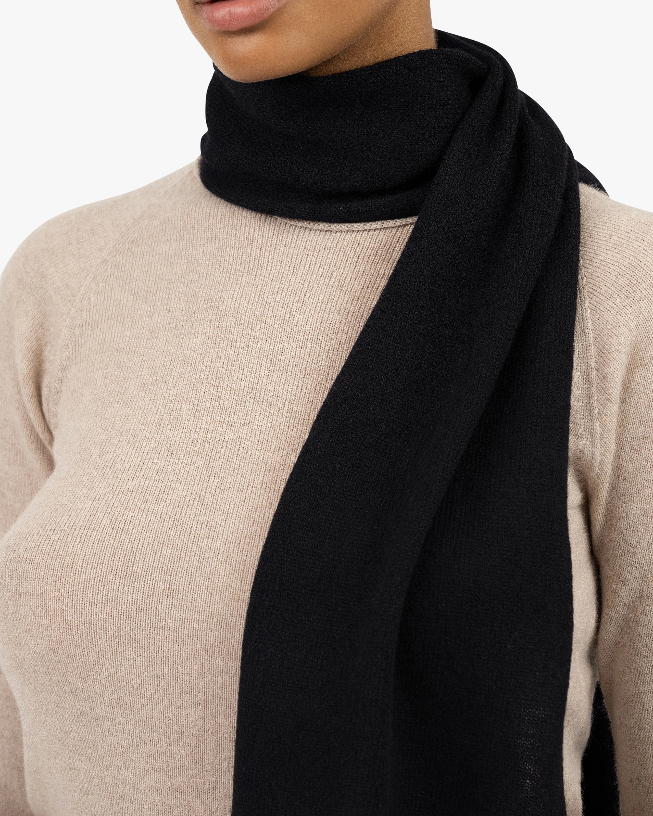 Women's Essential Scarf - Black Cashmere