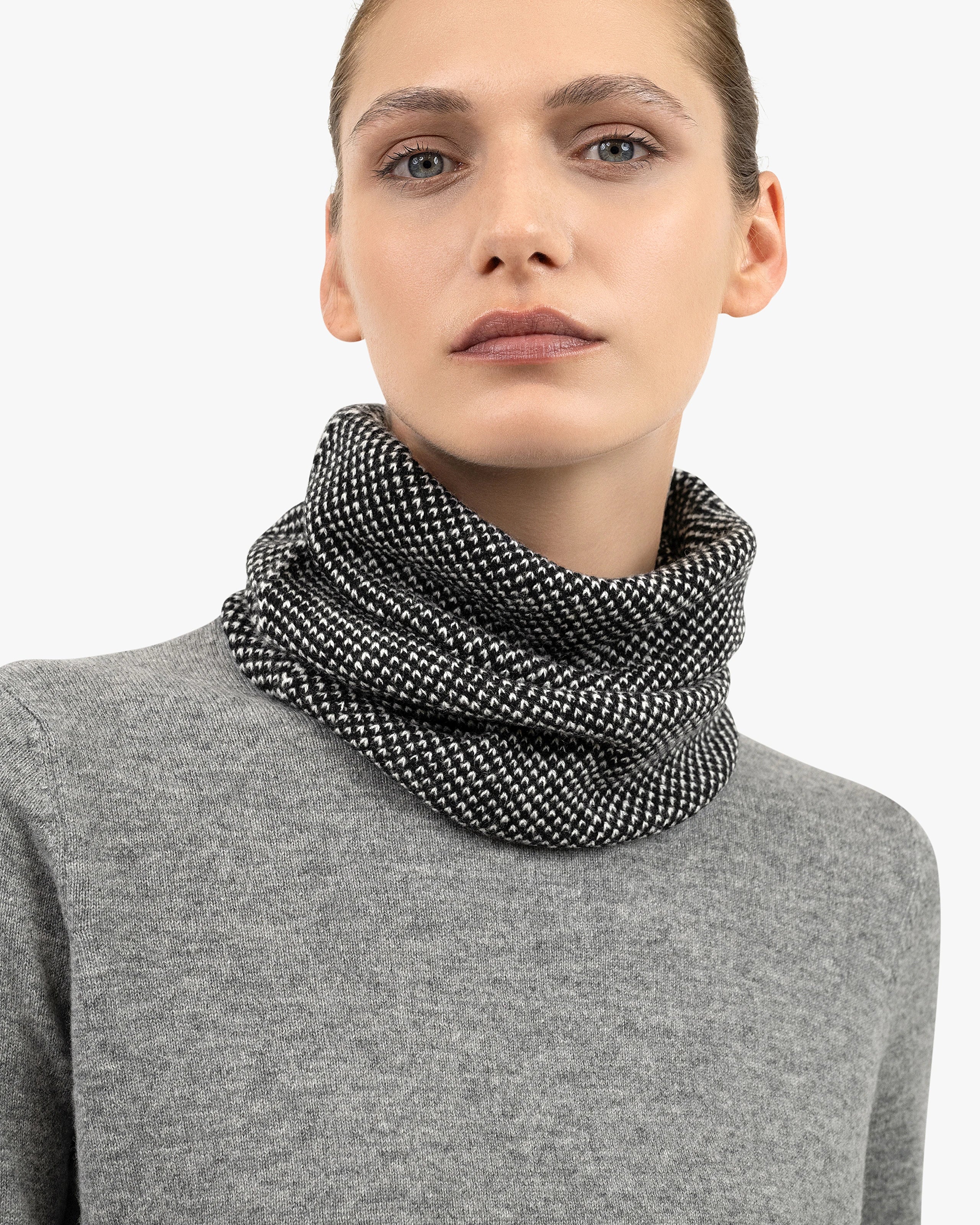 Two-Tone Neck Warmer - Black Cashmere