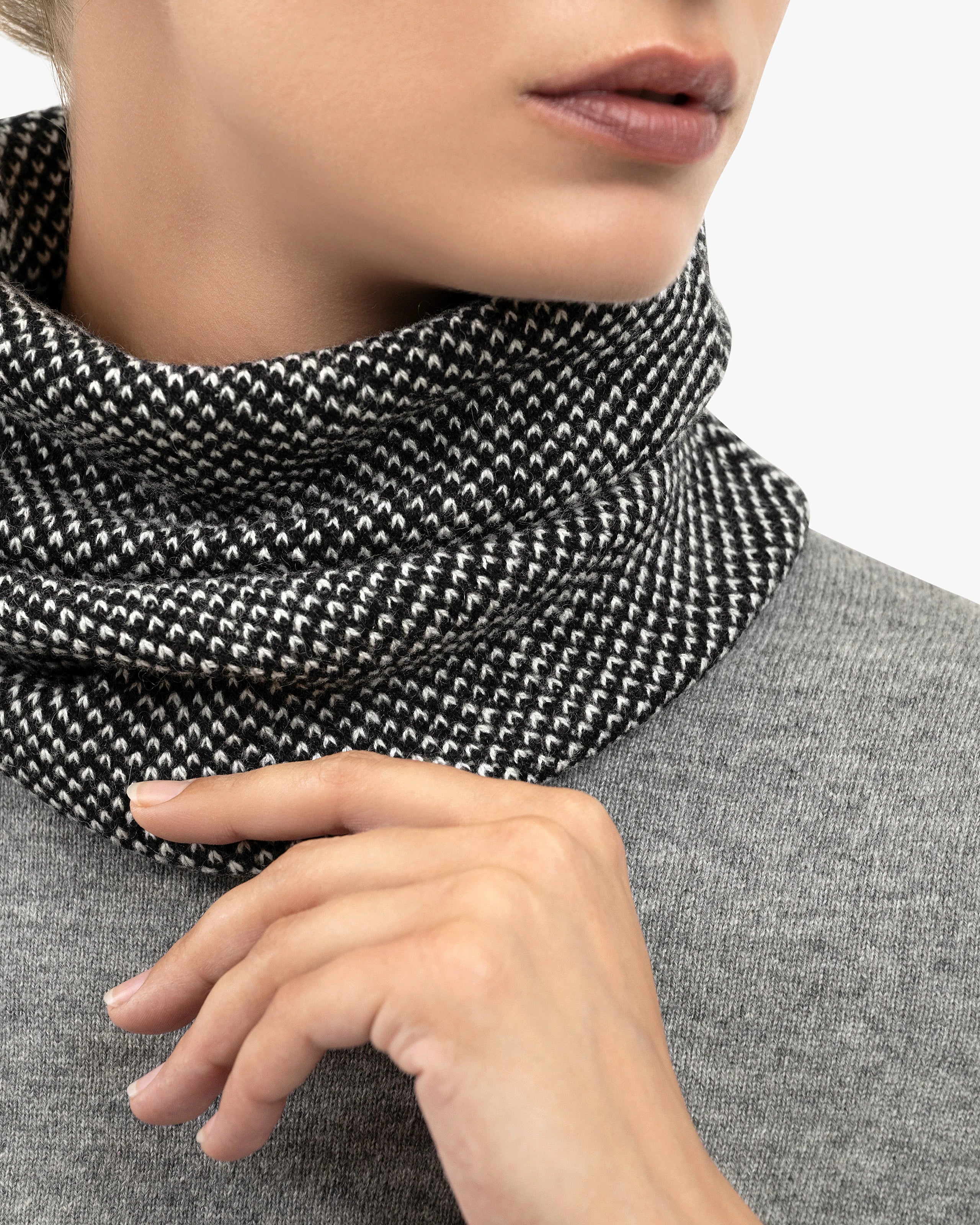 Two-Tone Neck Warmer - Black Cashmere
