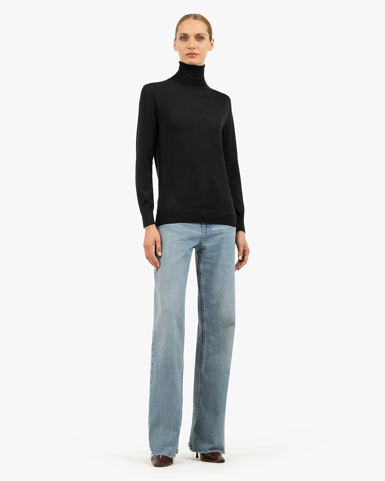 Women's Belvoir Turtleneck Sweater - Black Cashmere / Seta