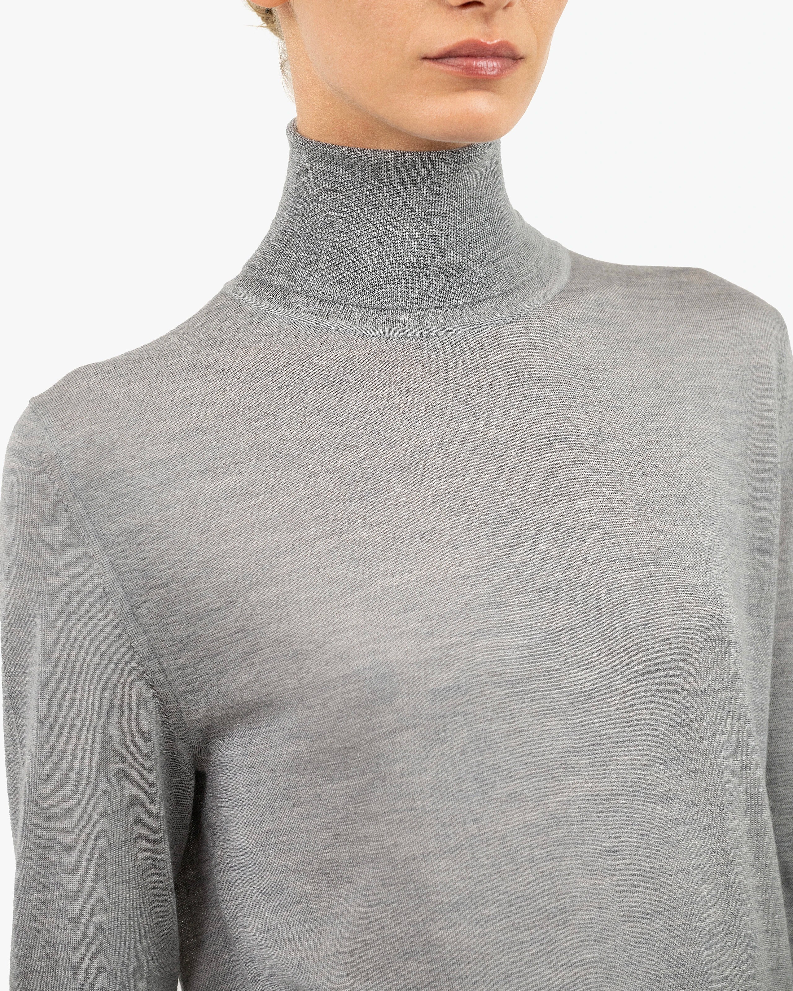 Women's Belvoir Turtleneck Sweater - Grey Cashmere / Seta