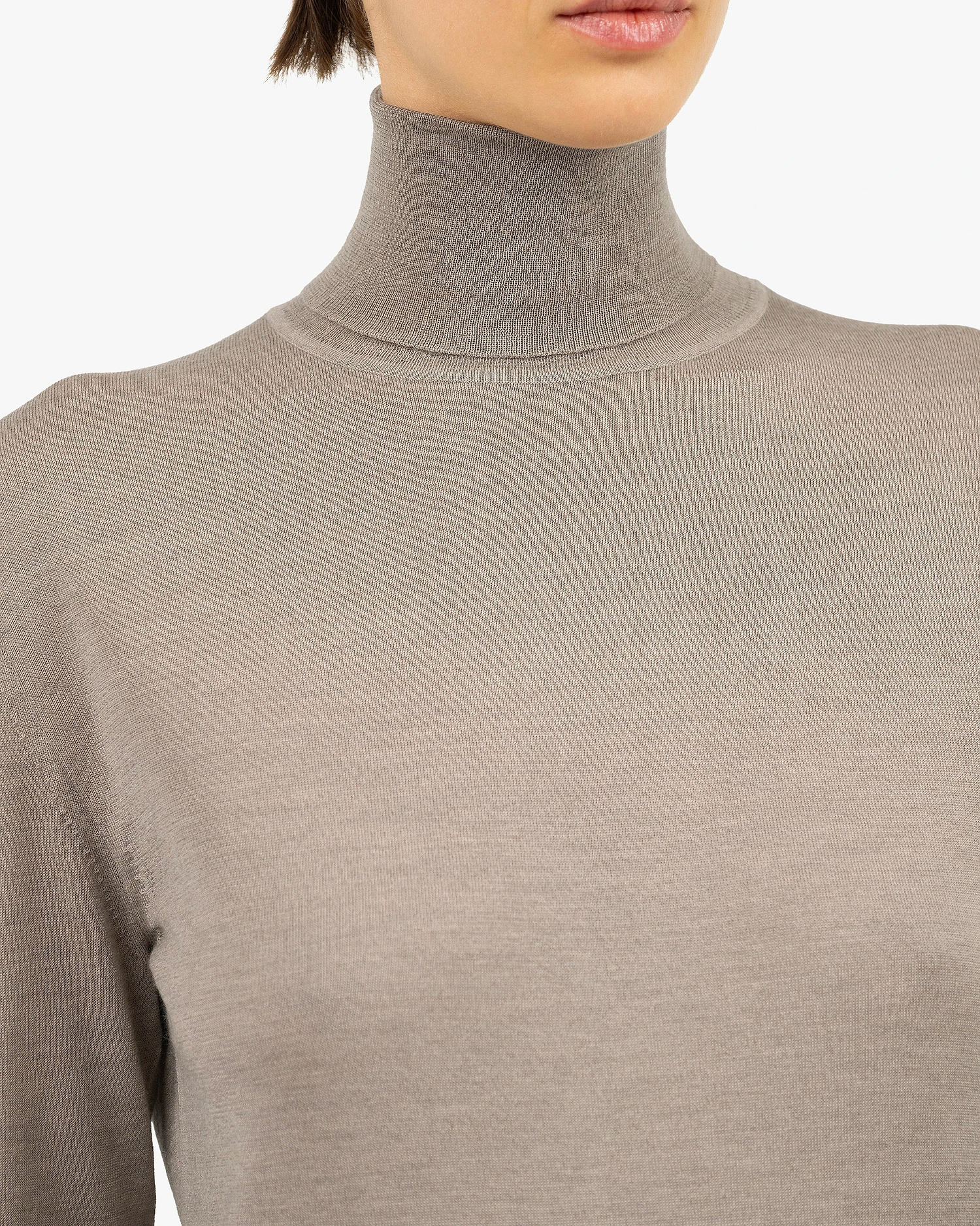 Women's Belvoir Turtleneck Sweater - Beige Cashmere / Seta