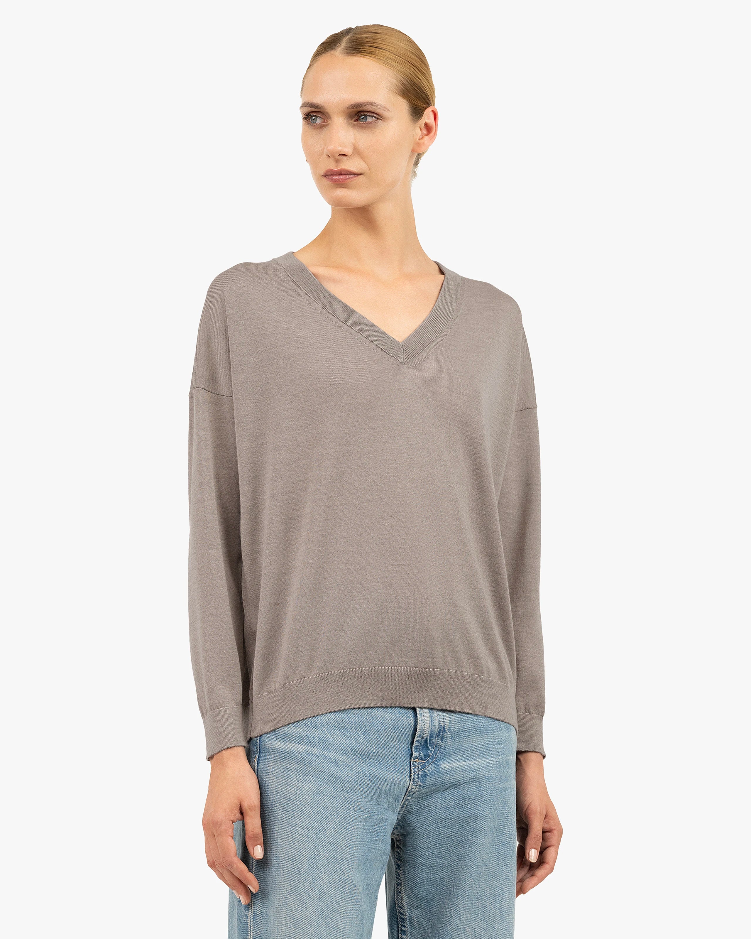 Women's Belvoir V-Neck Sweater - Beige Cashmere / Seta