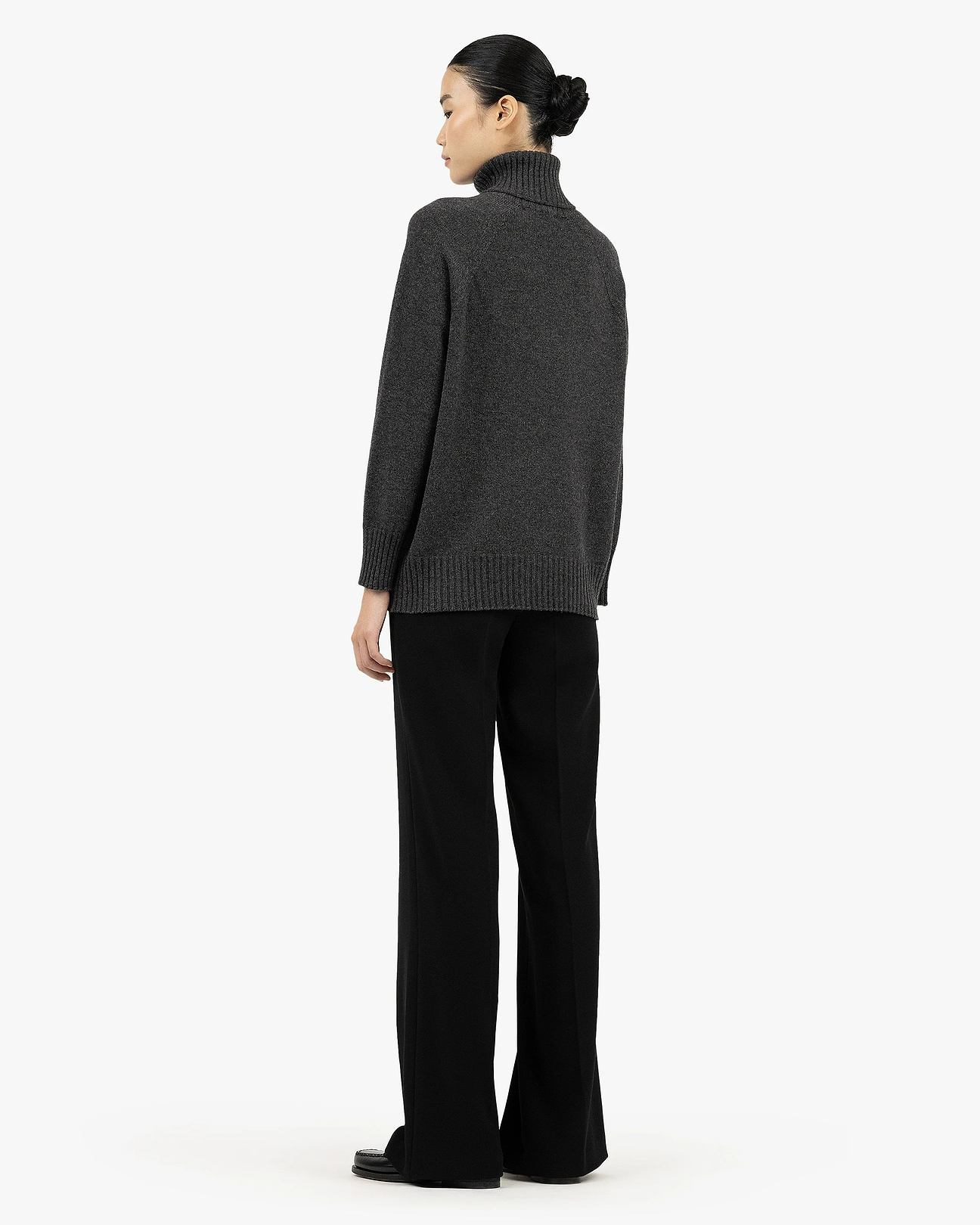 Women's Cortona Cashmere Turtleneck Sweater - Charcoal