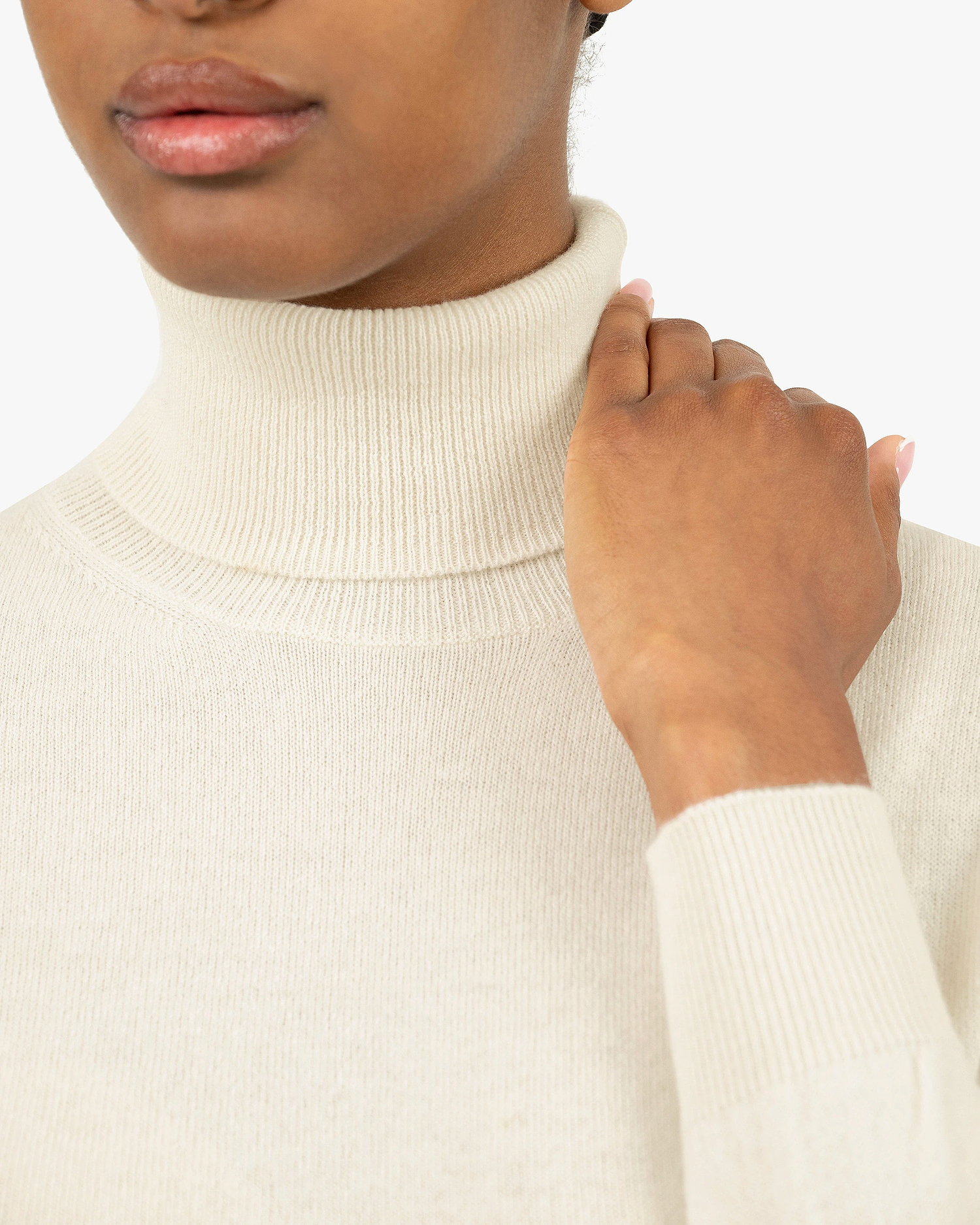 Women's Essential Turtleneck Sweater - White Cashmere