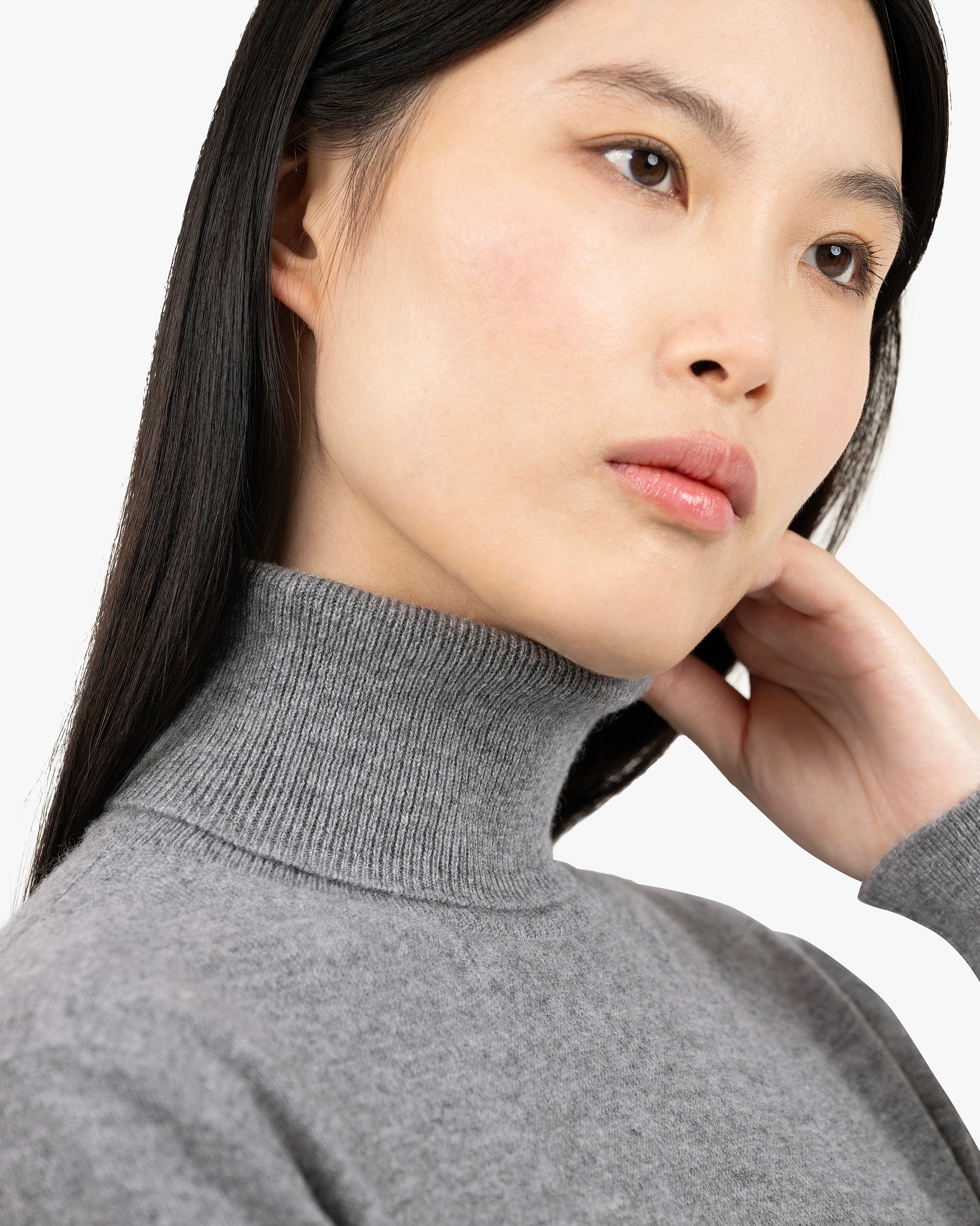 Women's Essential Turtleneck Sweater - Medium Grey Cashmere