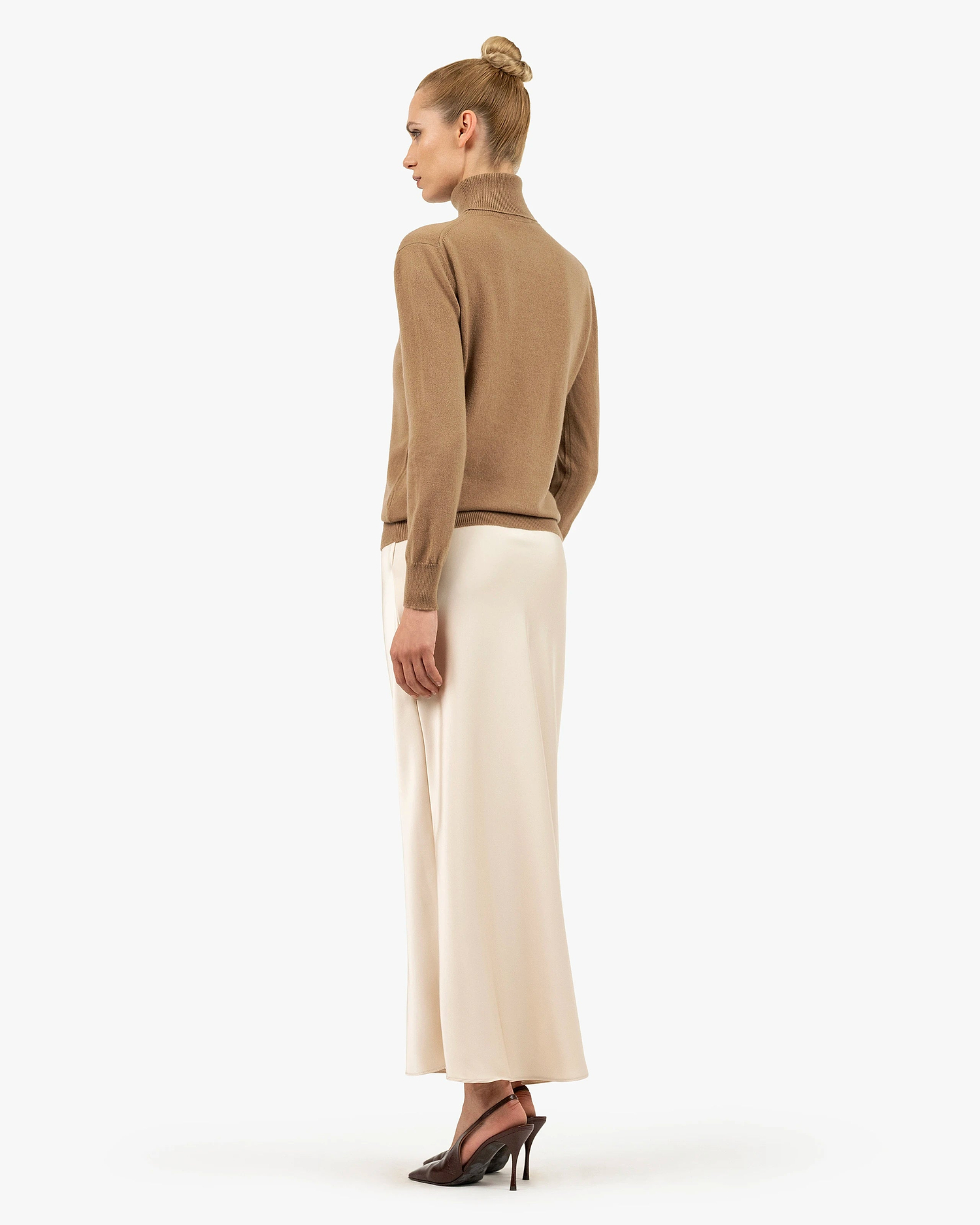 Women's Essential Turtleneck Sweater - Camel Cashmere