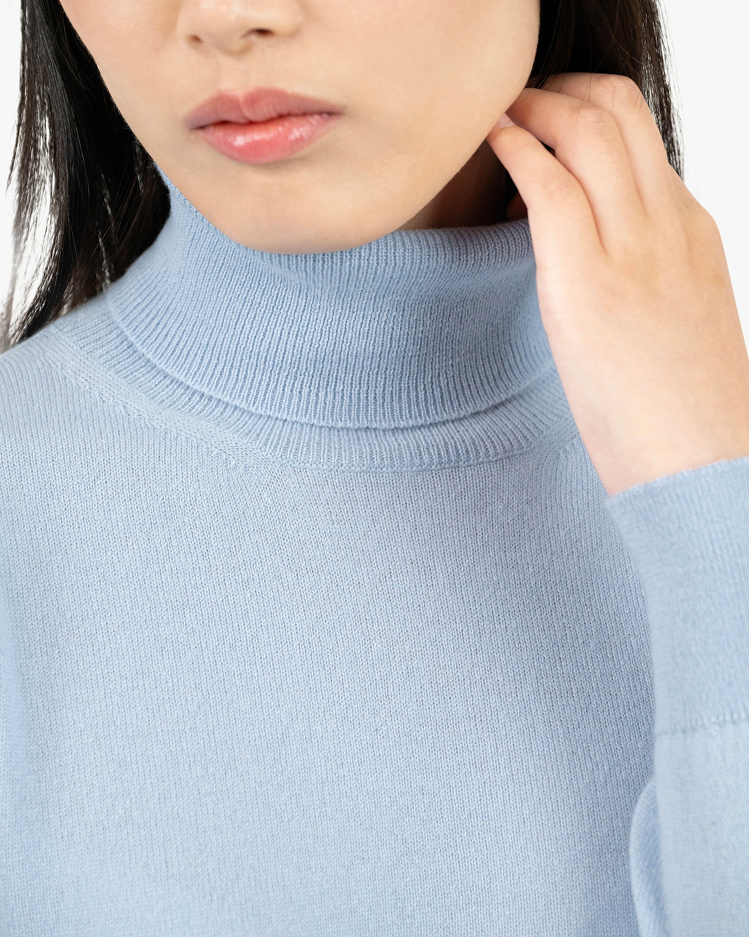 Women's Essential Turtleneck Sweater - Light Blue Cashmere