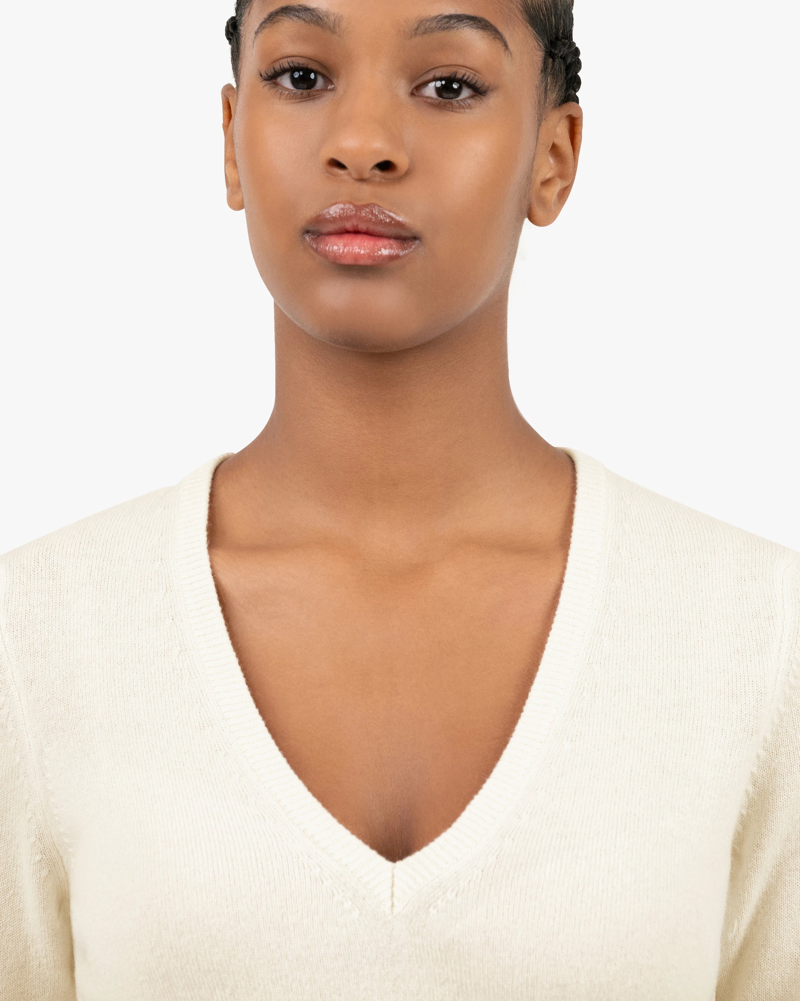 Women's Essential Cashmere V-Neck Sweater - White | MaisonCashmere