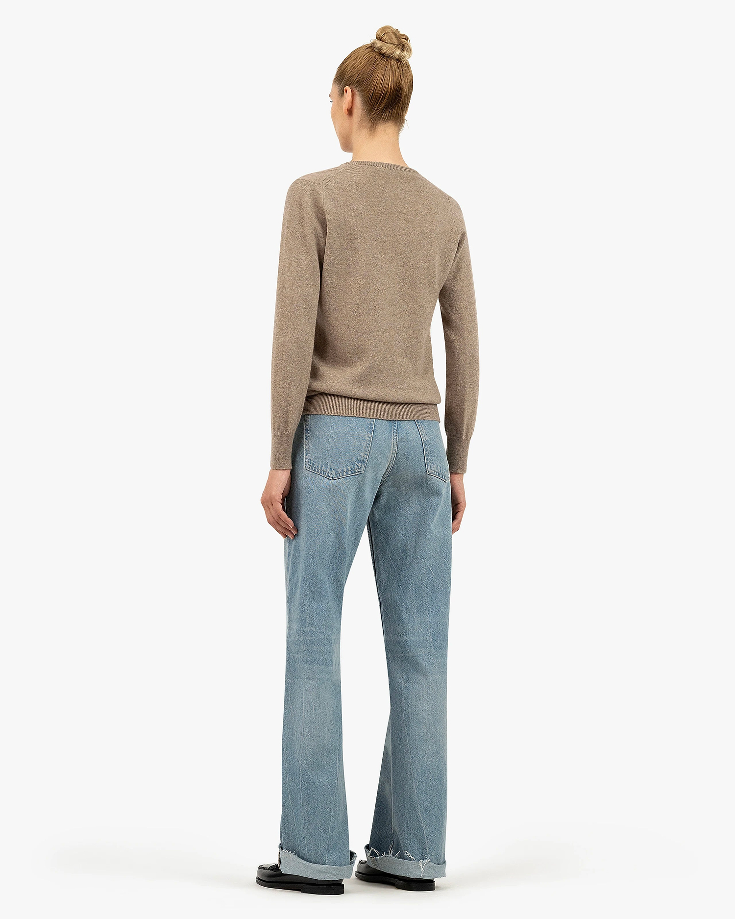 Women's Essential V-Neck Sweater - Taupe Cashmere