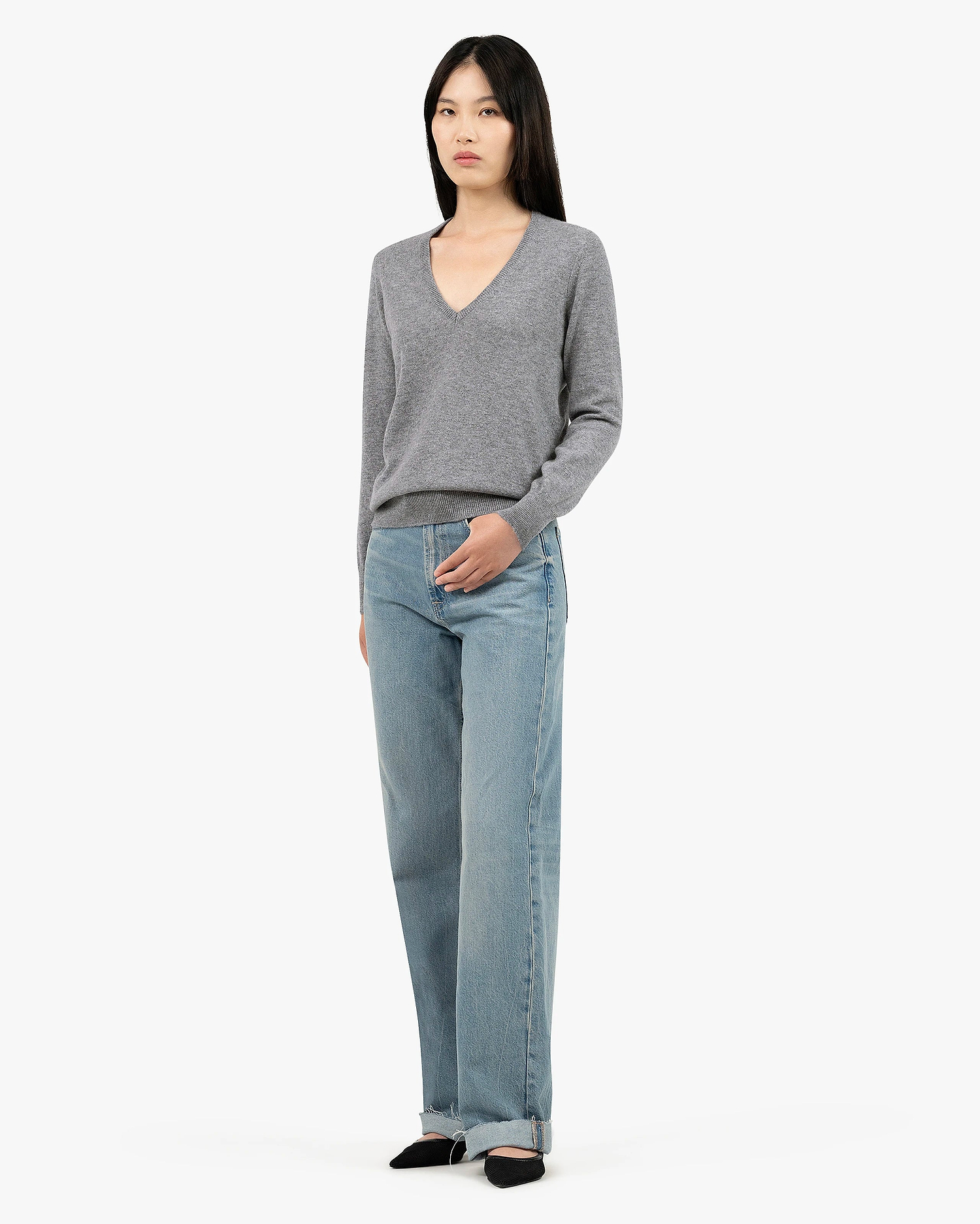 Women's Essential V-Neck Sweater - Medium Grey Cashmere