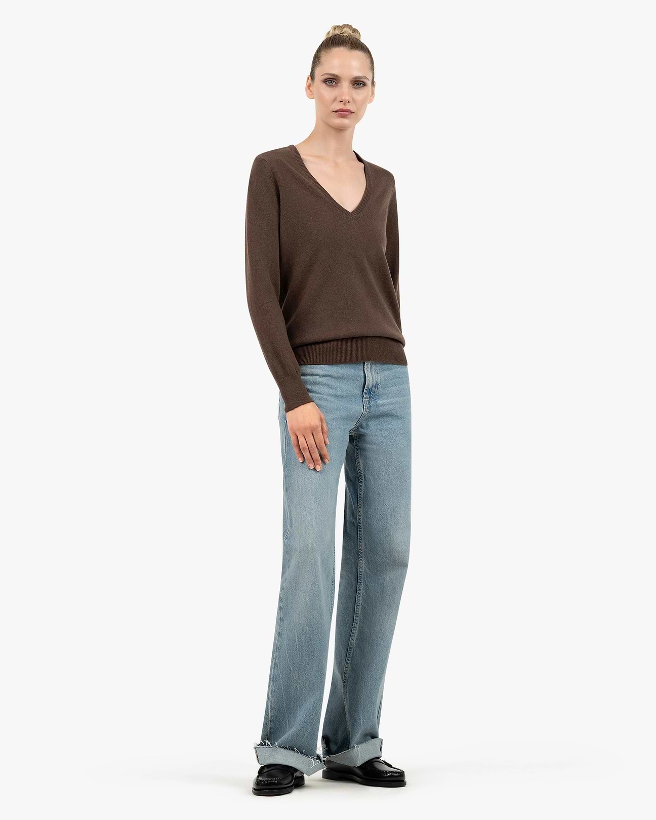 Women's Essential Cashmere V-Neck Sweater - Brown | MaisonCashmere Women's Essential Cashmere V-Neck Sweater - Brown | MaisonCashmere