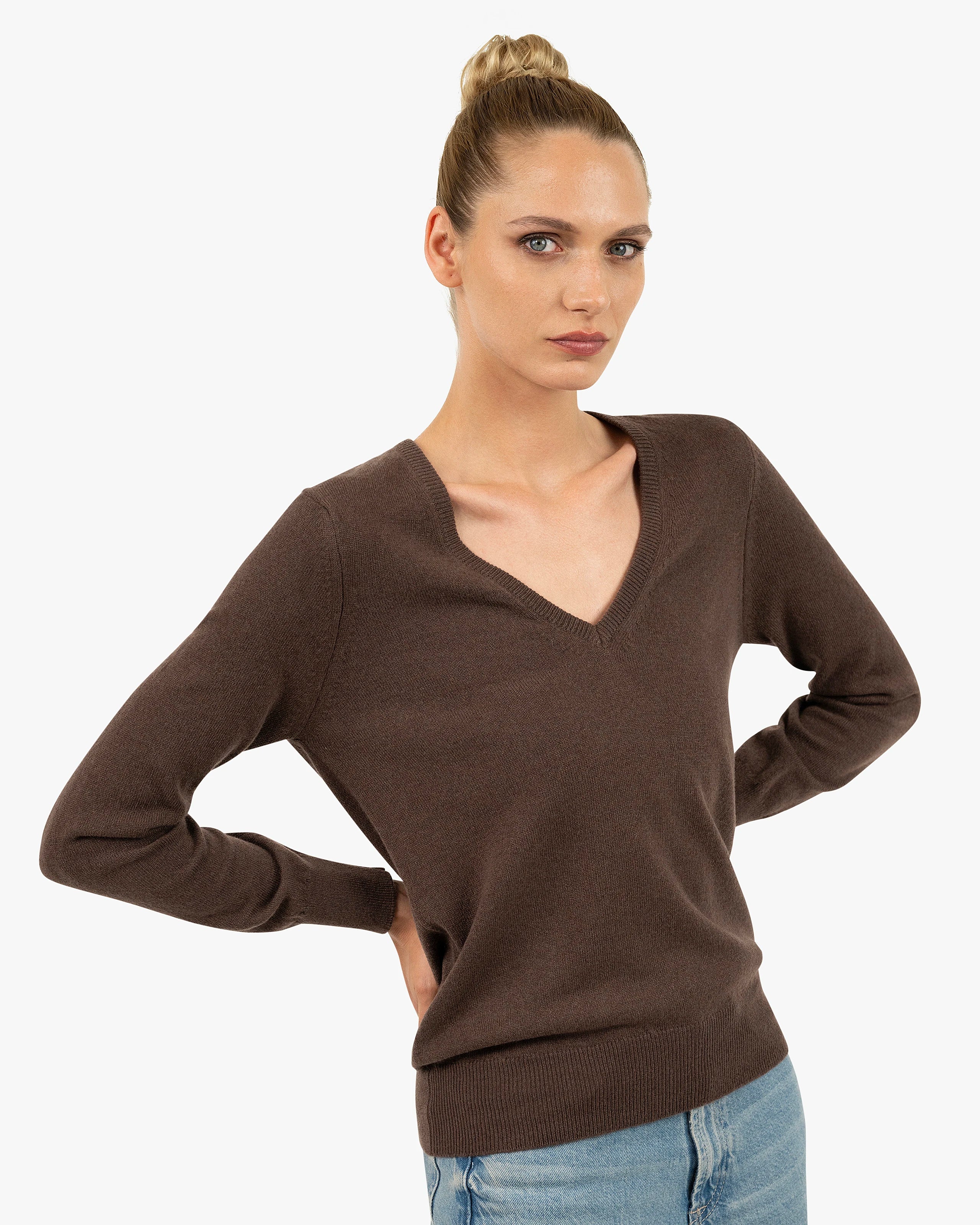 Women's Essential V-Neck Sweater - Brown Cashmere