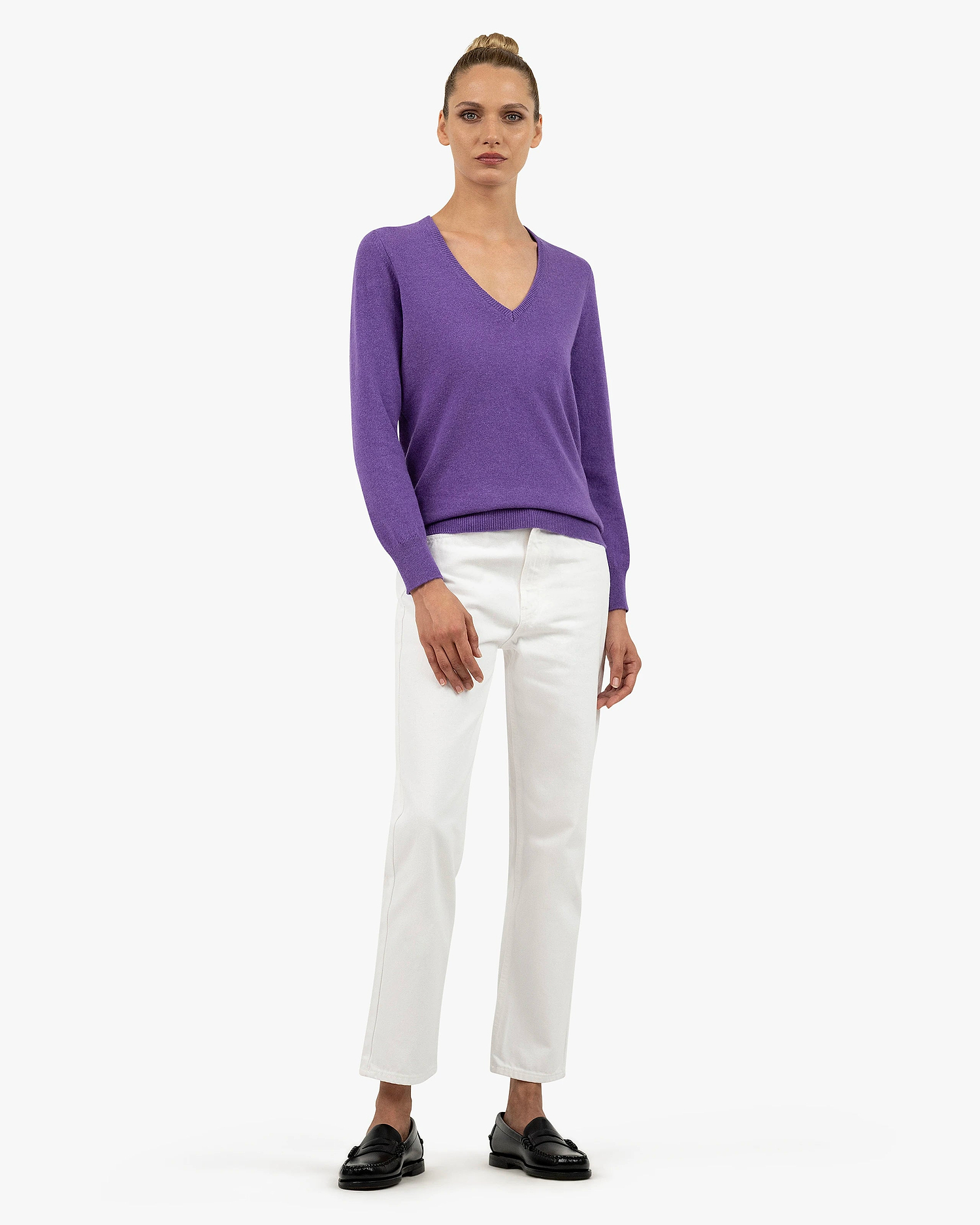 Women's Essential V-Neck Sweater - Purple Cashmere