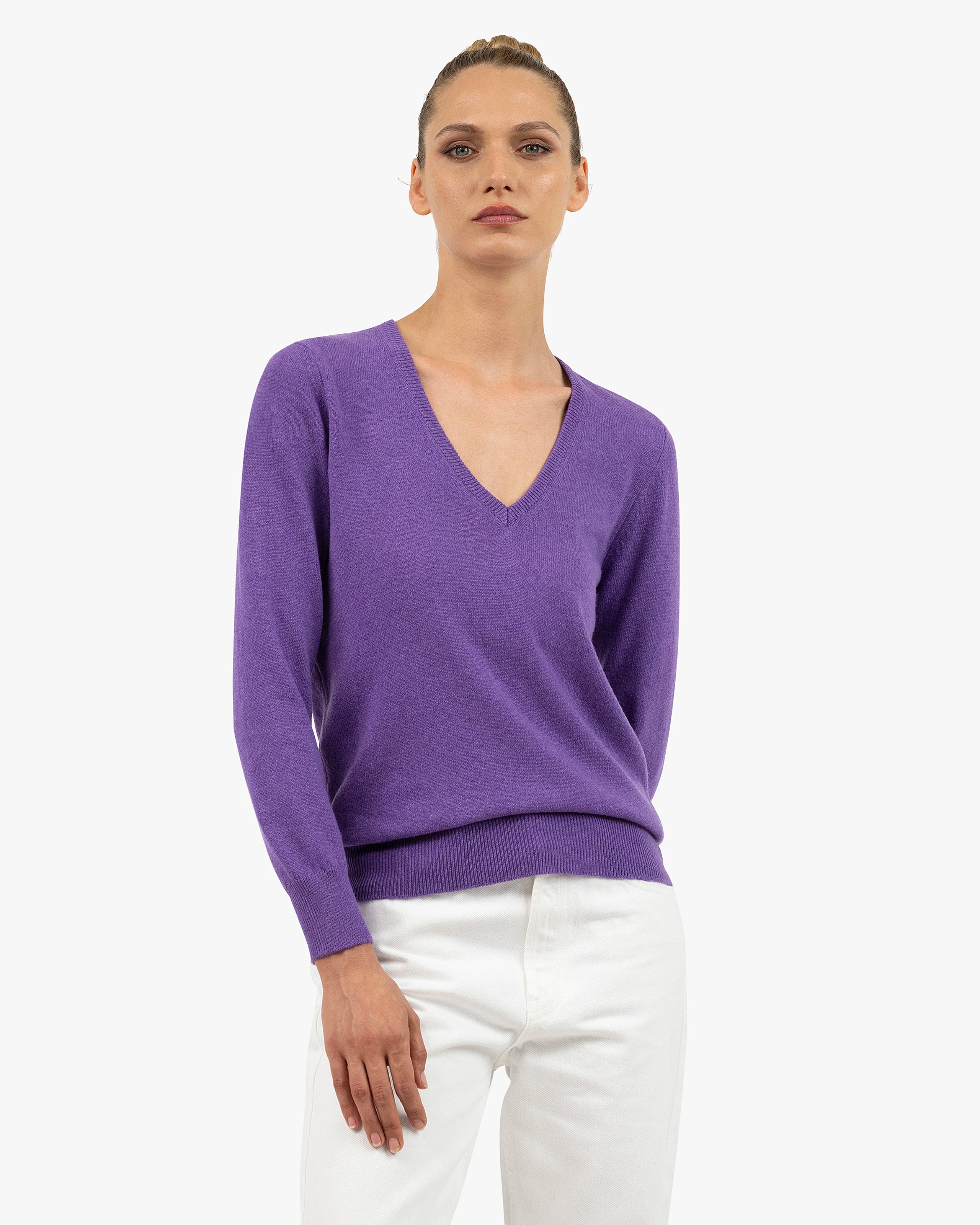 Women's Essential V-Neck Sweater - Purple Cashmere