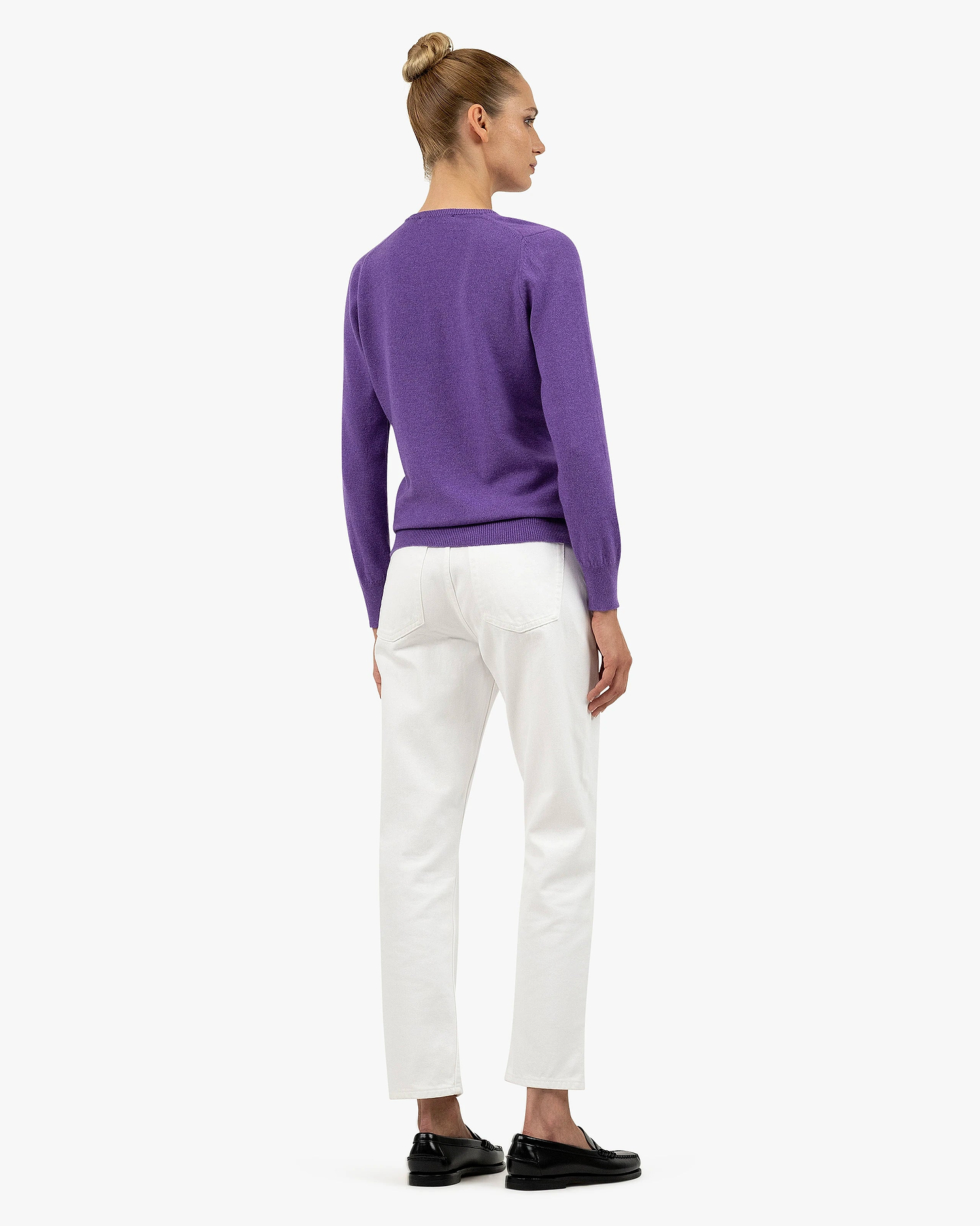 Women's Essential V-Neck Sweater - Purple Cashmere