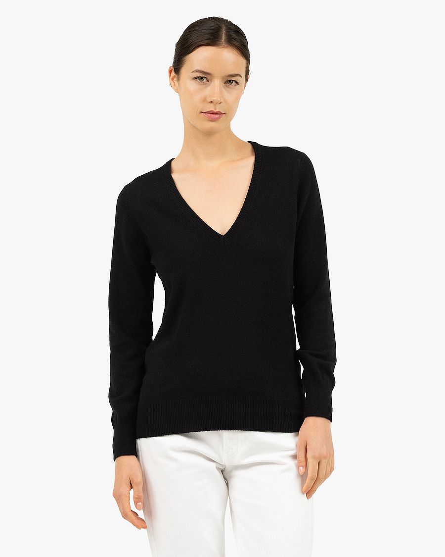 Women's Essential V-Neck Sweater - Black Cashmere