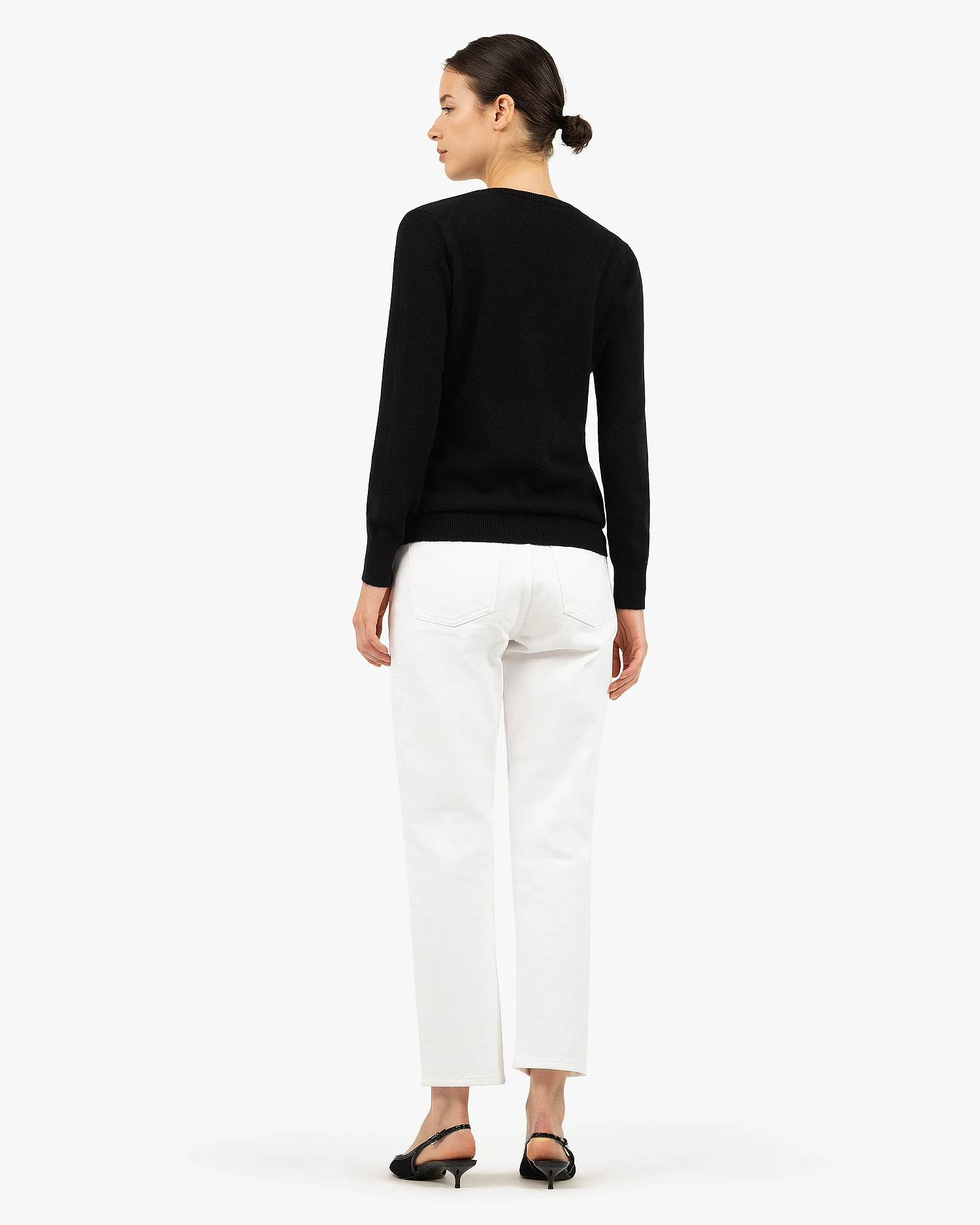 Women's Essential V-Neck Sweater - Black Cashmere