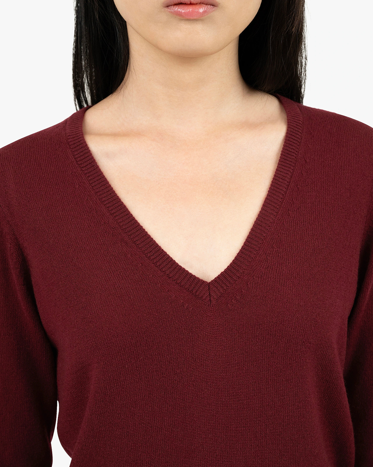 Women's Essential V-Neck Sweater - Bordeaux Cashmere