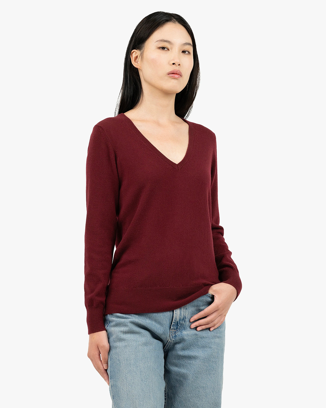Women's Essential Cashmere V-Neck Sweater - Bordeaux | MaisonCashmere