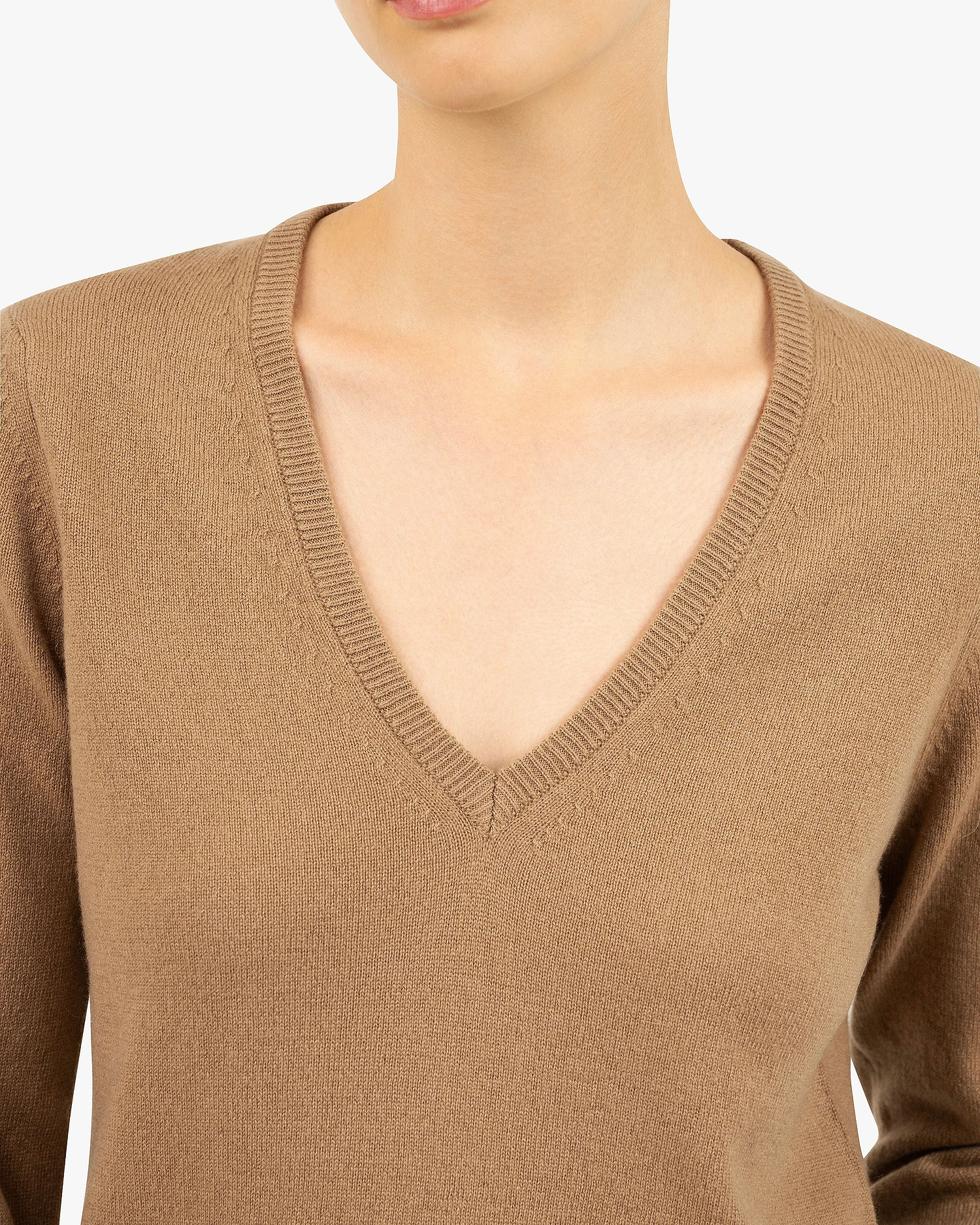 Women's Essential V-Neck Sweater - Camel Cashmere