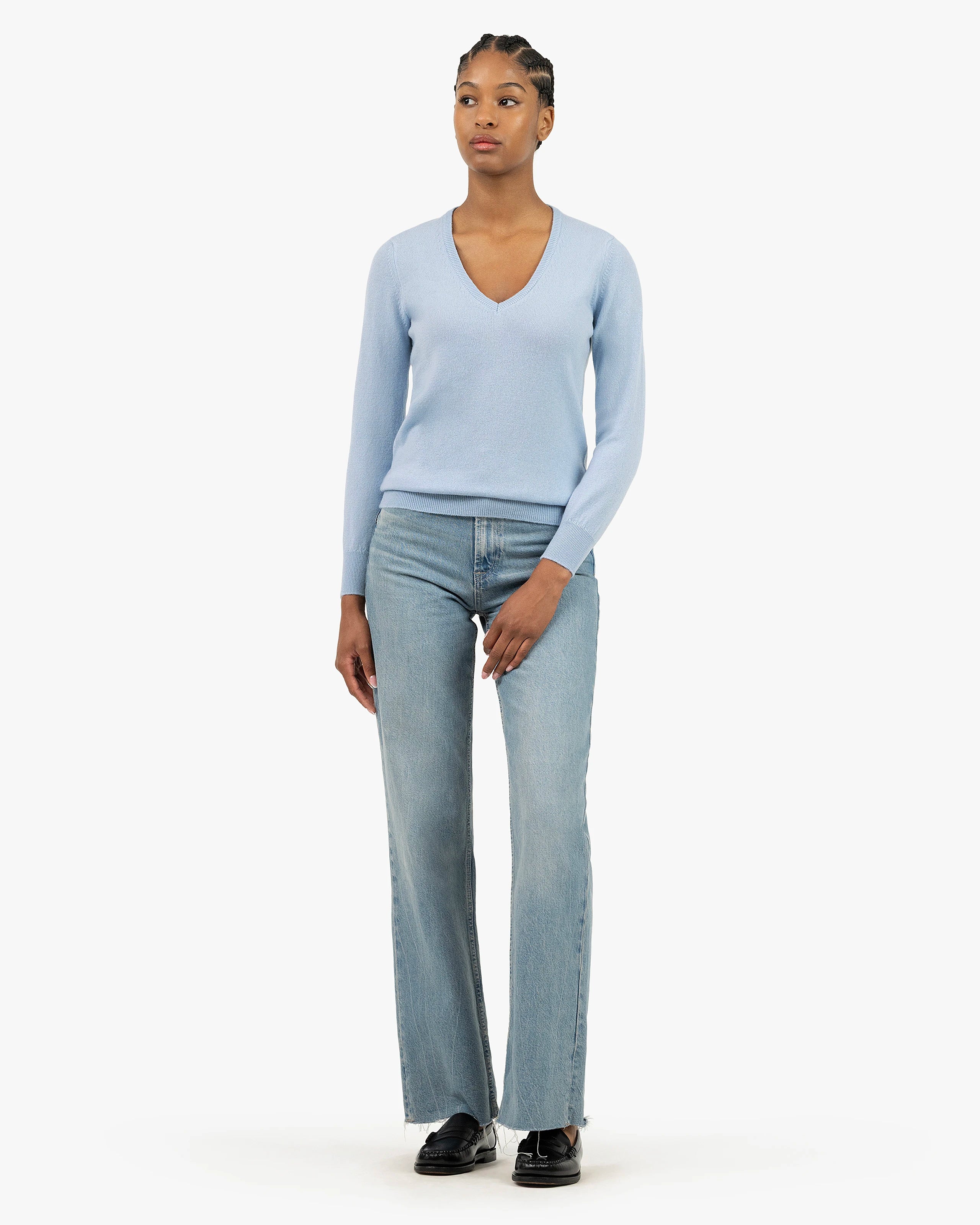 Women's Essential V-Neck Sweater - Light Blue Cashmere