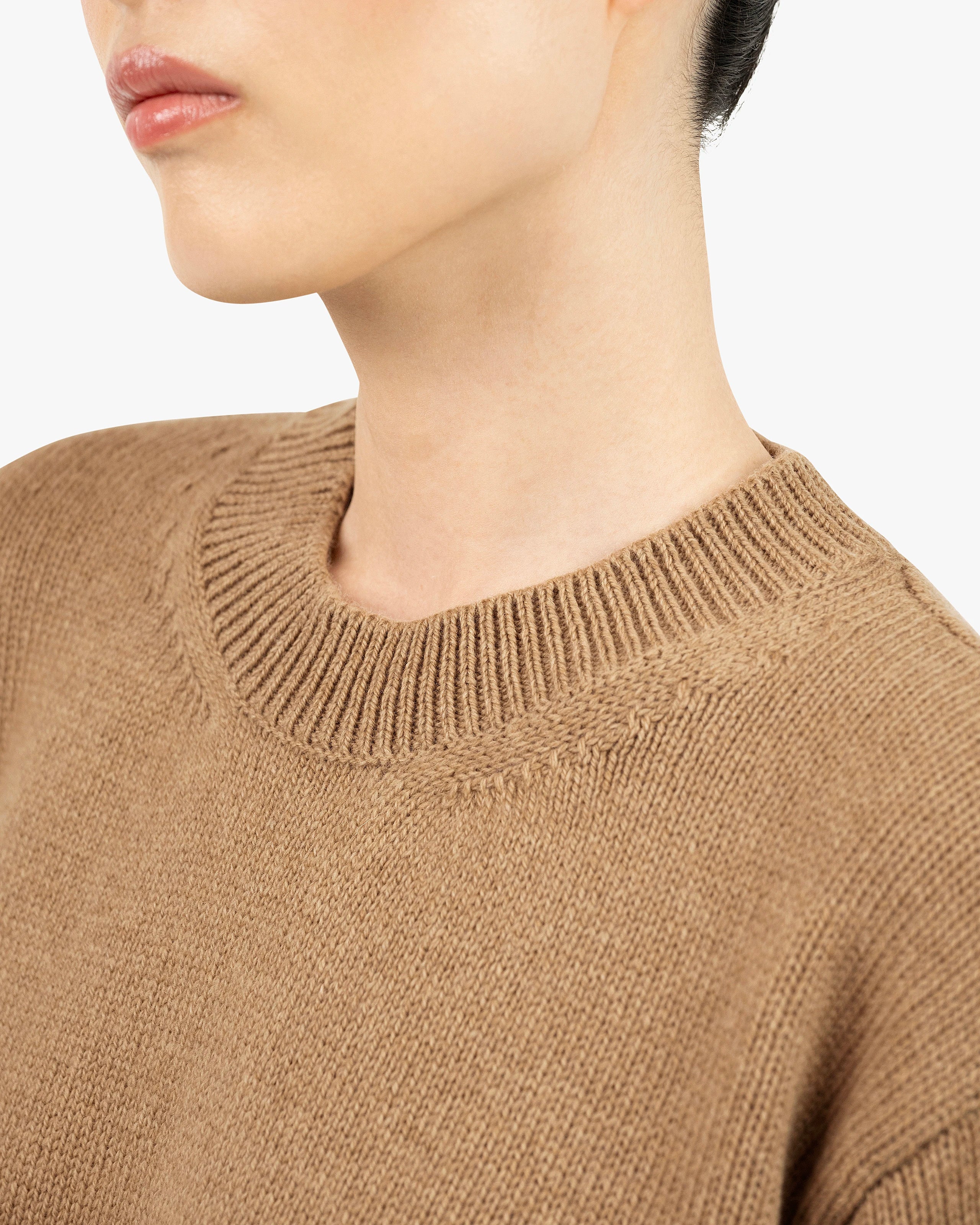 Women's Funes Crew Neck Sweater - Hazelnut Merino