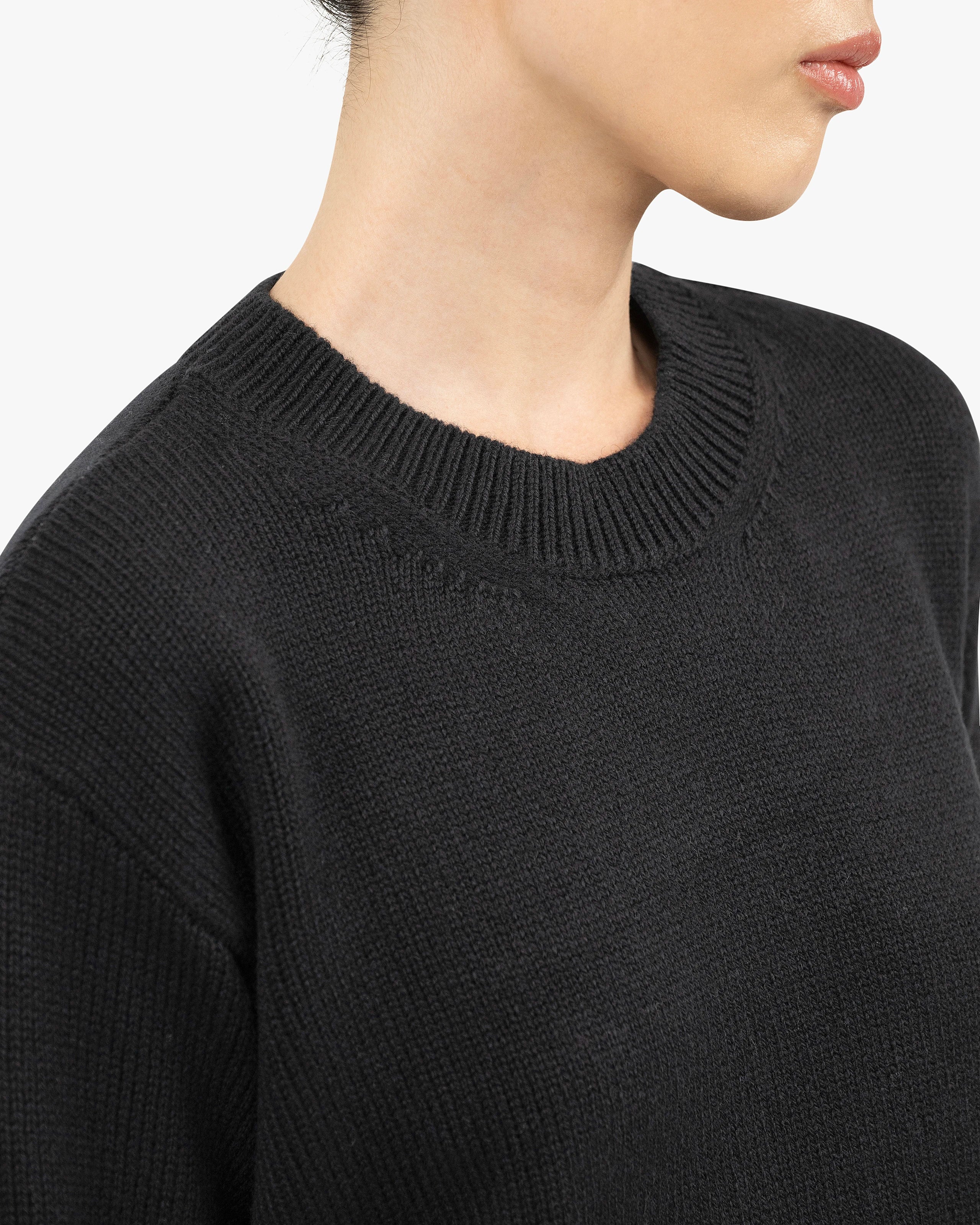 Women's Funes Crew Neck Sweater - Black Merino
