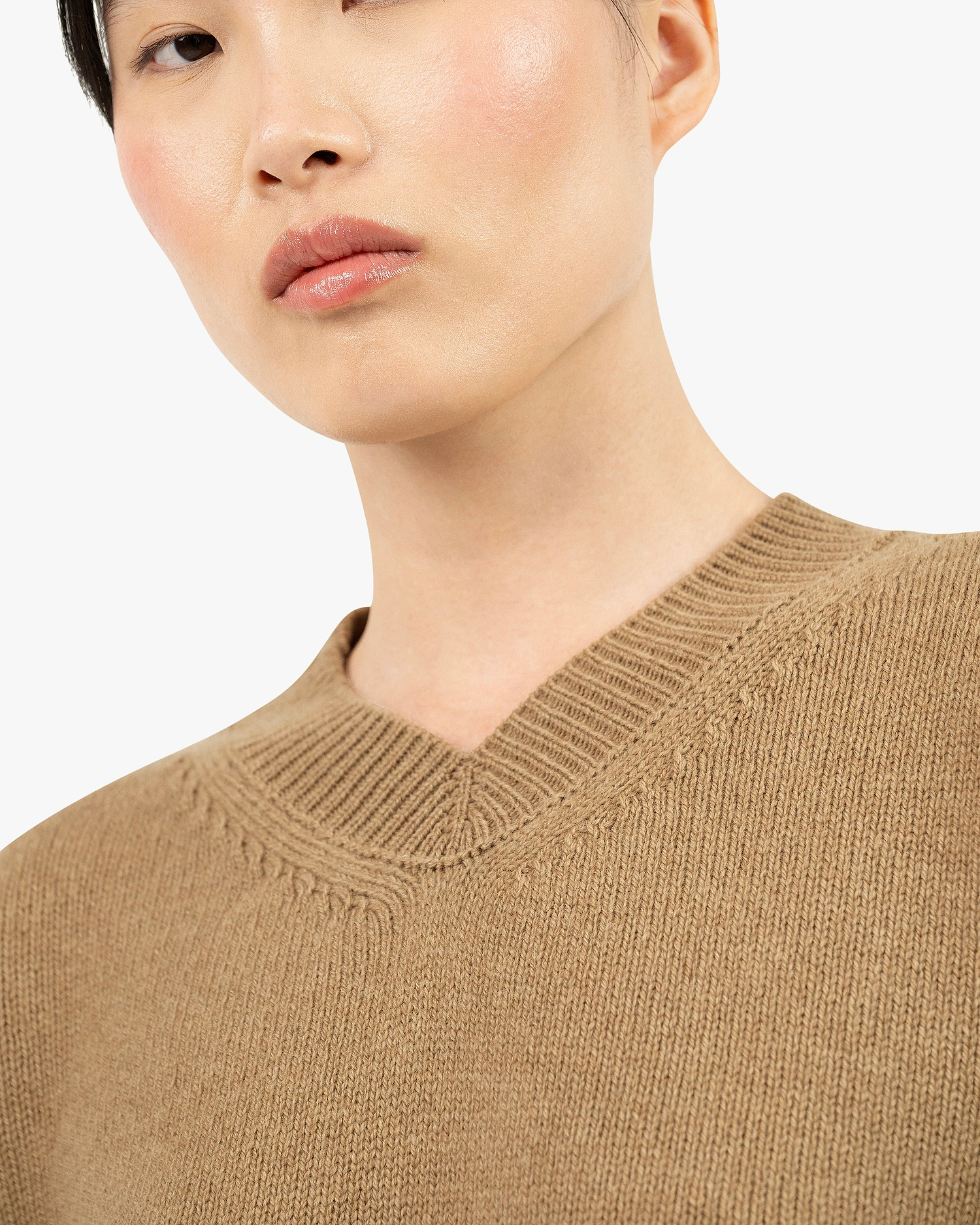 Women's Funes V-Neck Sweater - Hazelnut Merino