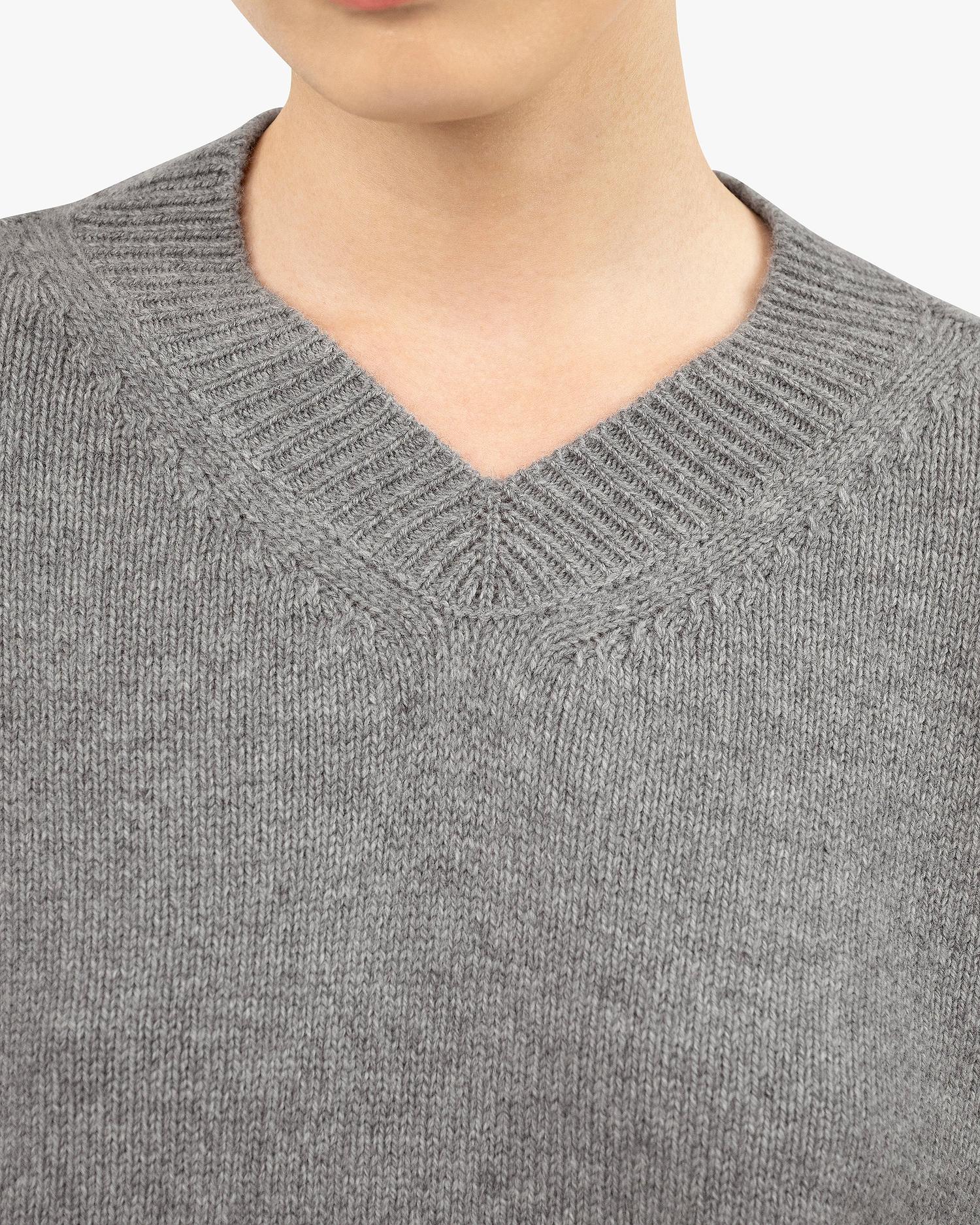 Women's Funes V-Neck Sweater - Grey Merino