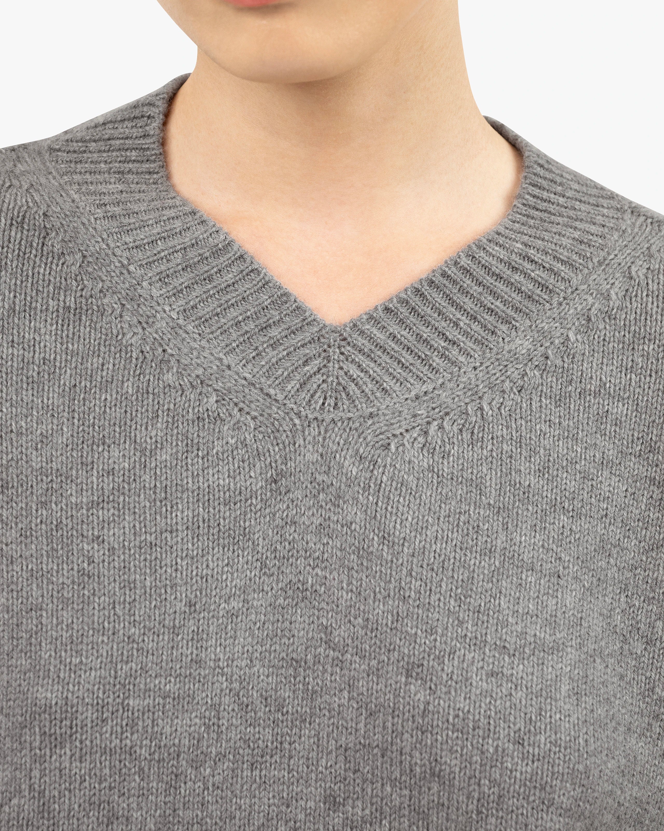 Women's Funes V-Neck Sweater - Grey Merino