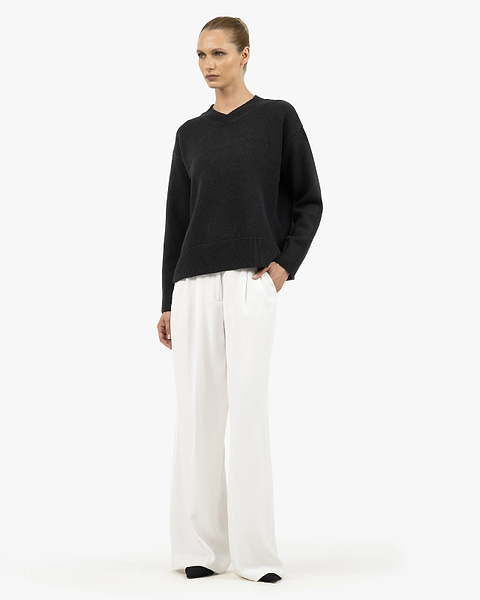 Women's Funes V-Neck Sweater - Black Merino