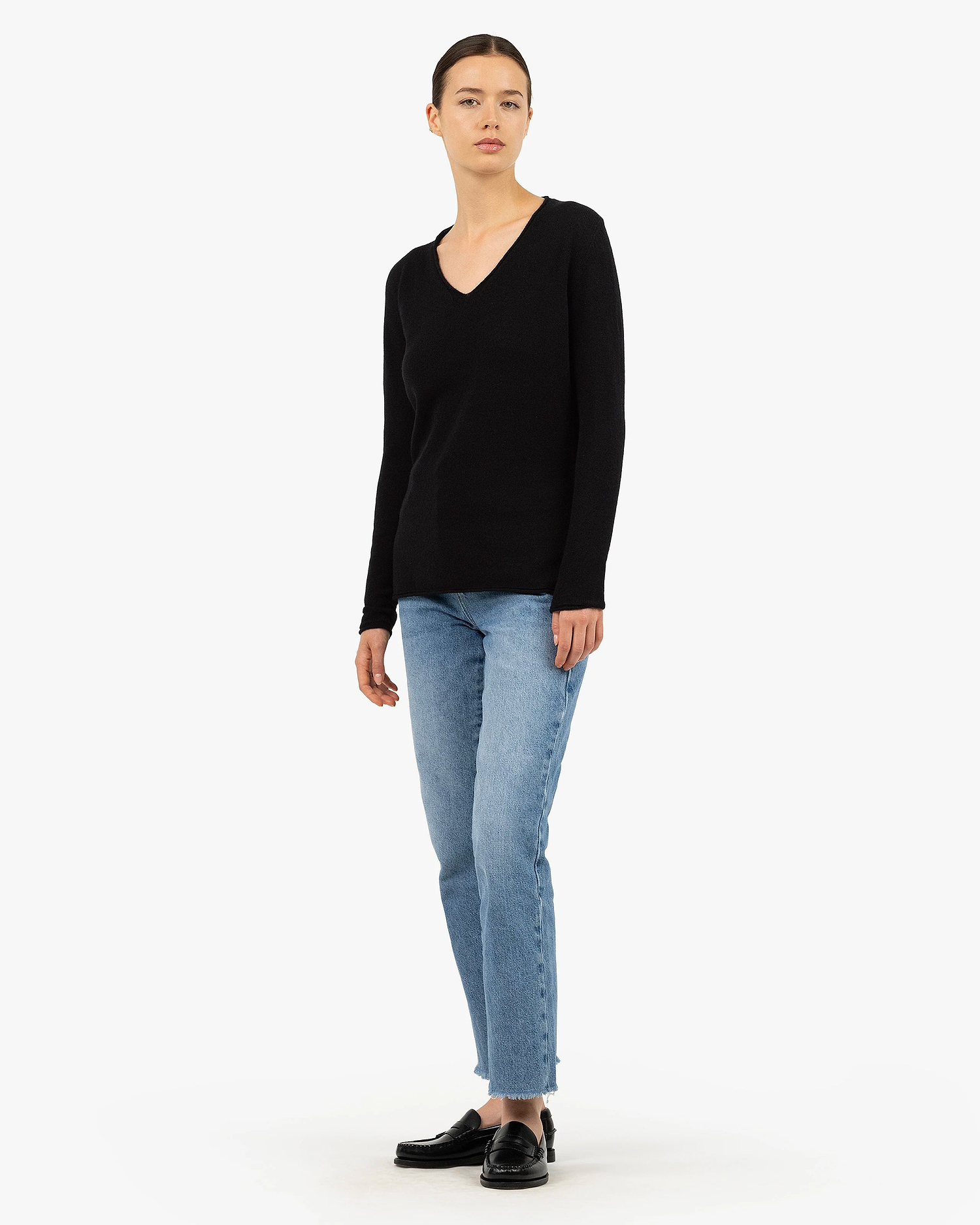 Lightness V-Neck Sweater - Black Cashmere