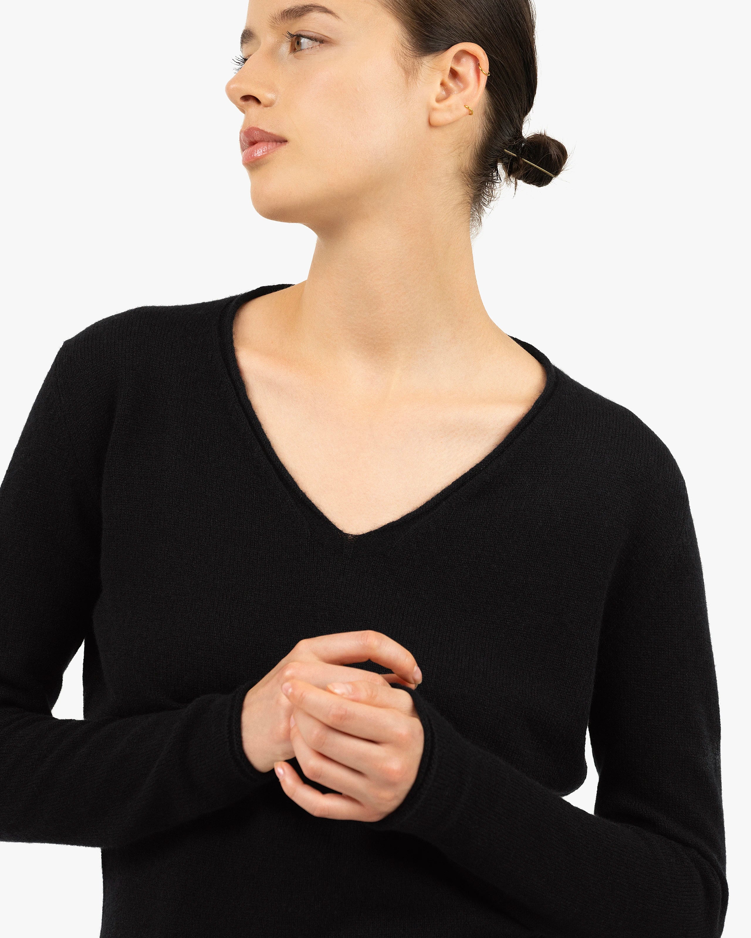 Lightness V-Neck Sweater - Black Cashmere
