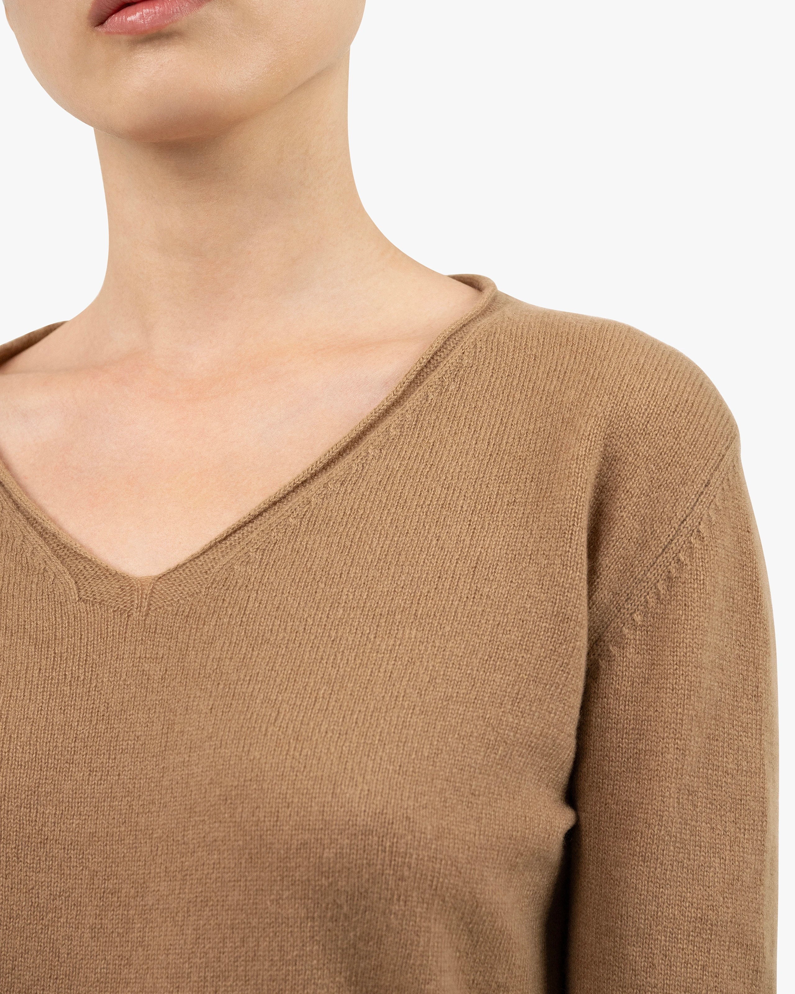 Lightness V-Neck Sweater - Camel Cashmere