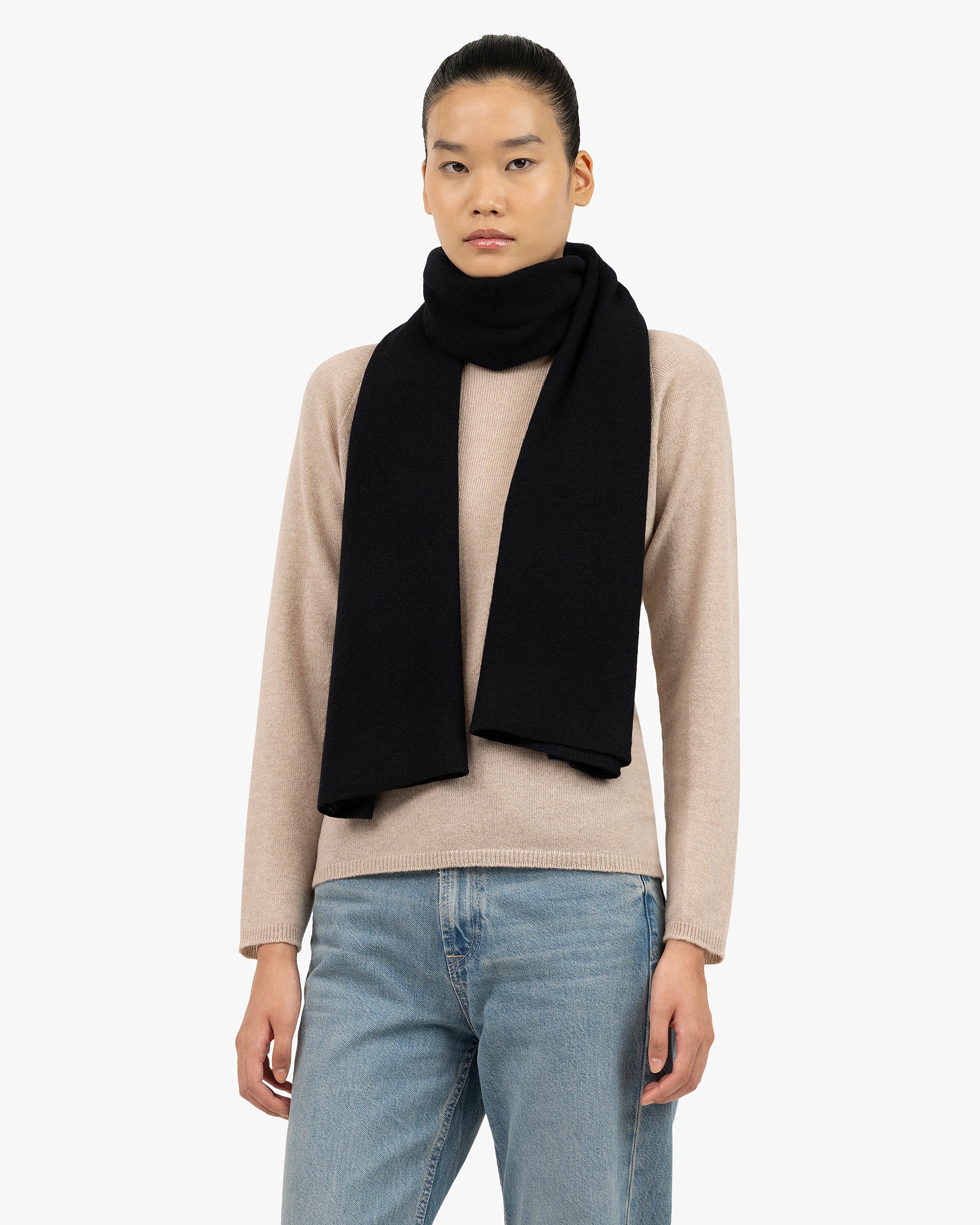 Women's Essential Maxi Scarf - Black Cashmere