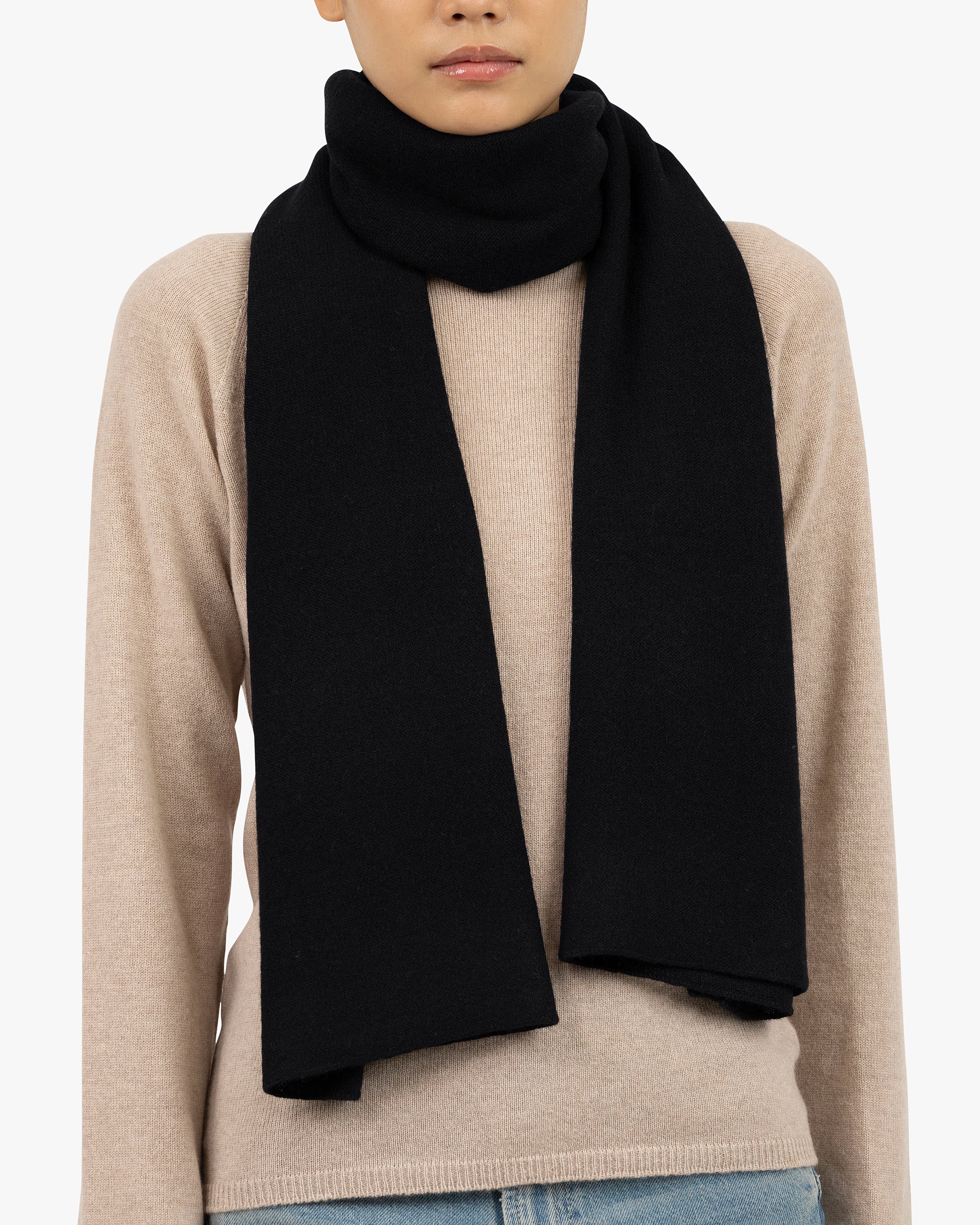 Women's Essential Maxi Scarf - Black Cashmere