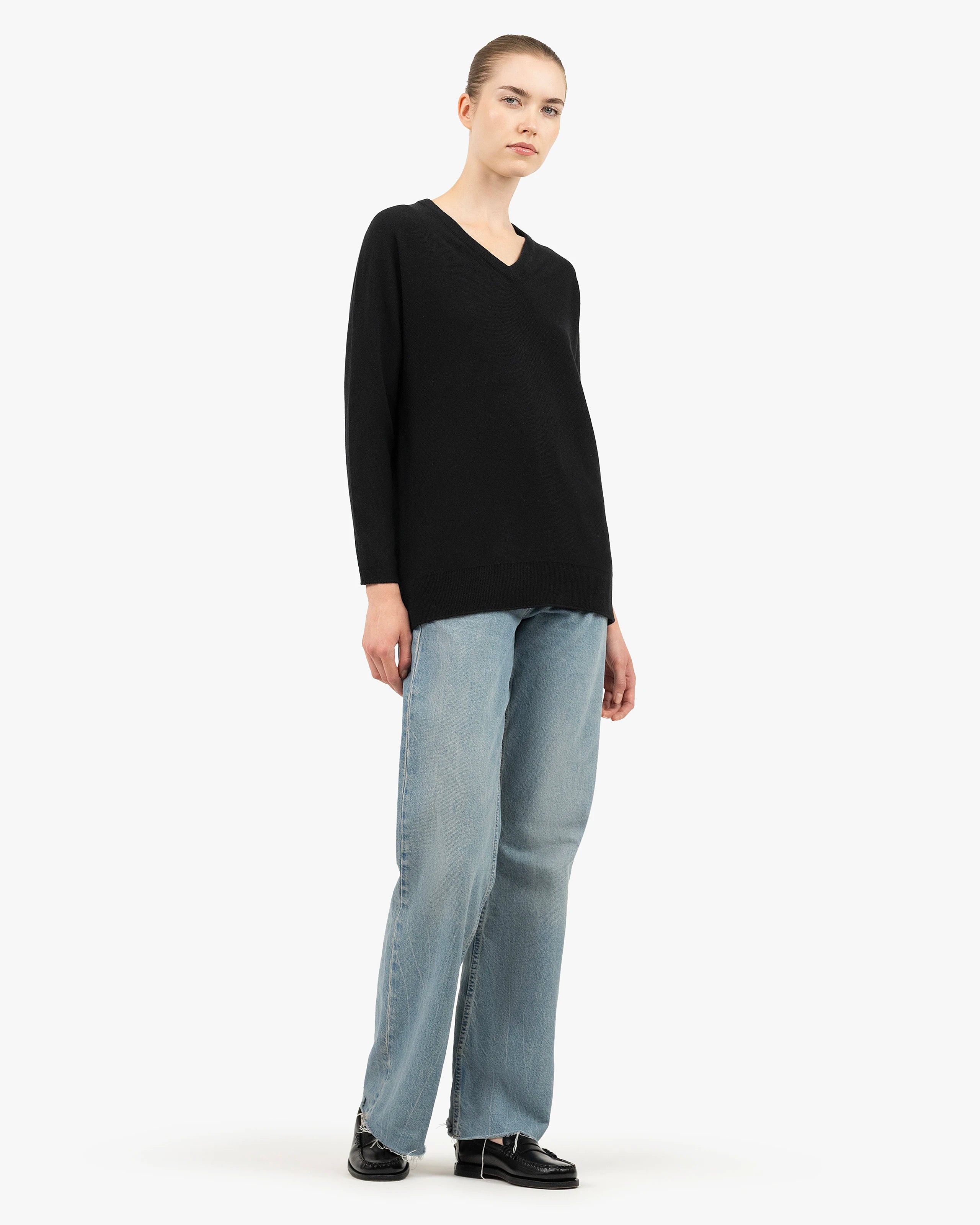 Women's Milford V-Neck Sweater - Black Merino