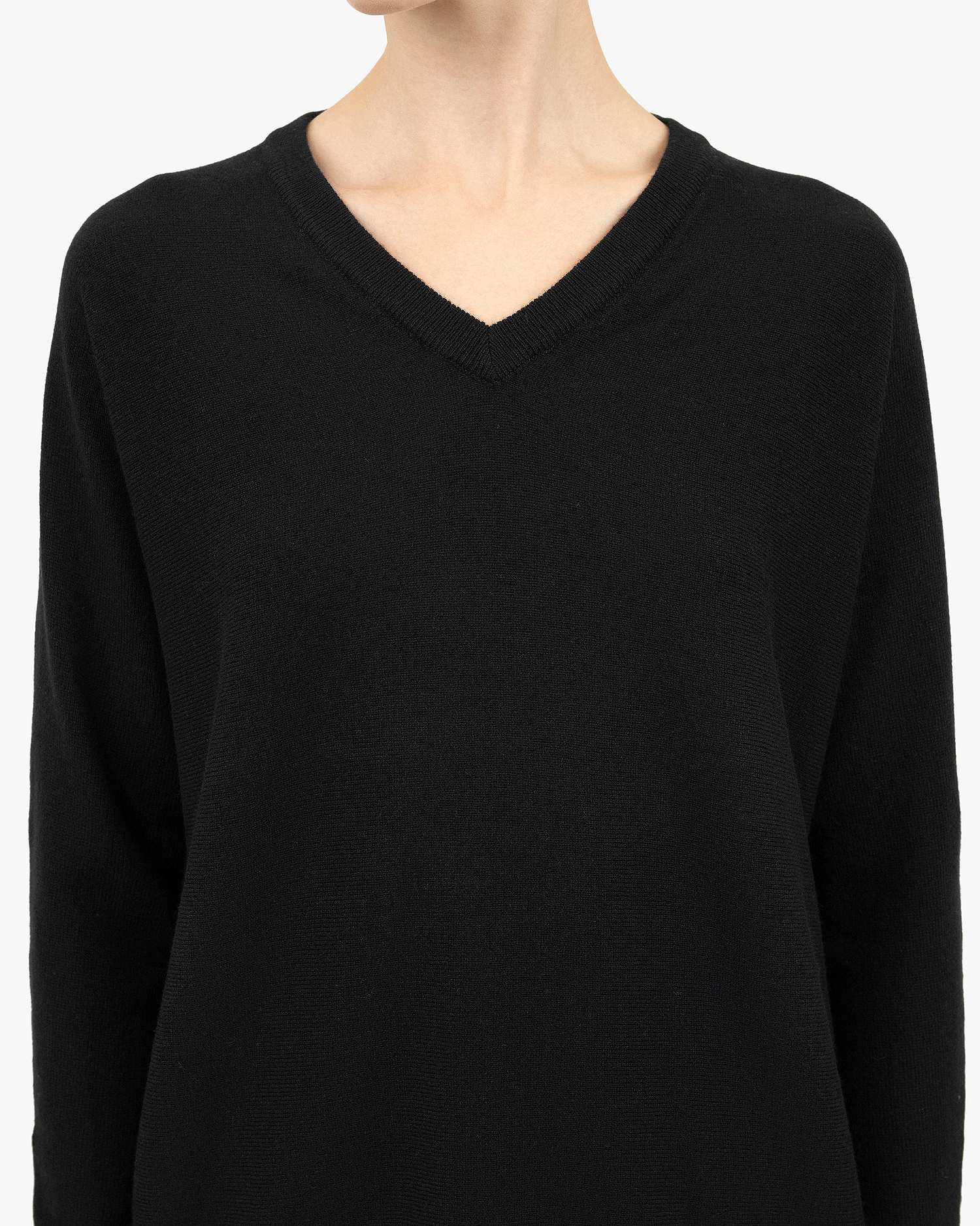 Women's Milford V-Neck Sweater - Black Merino